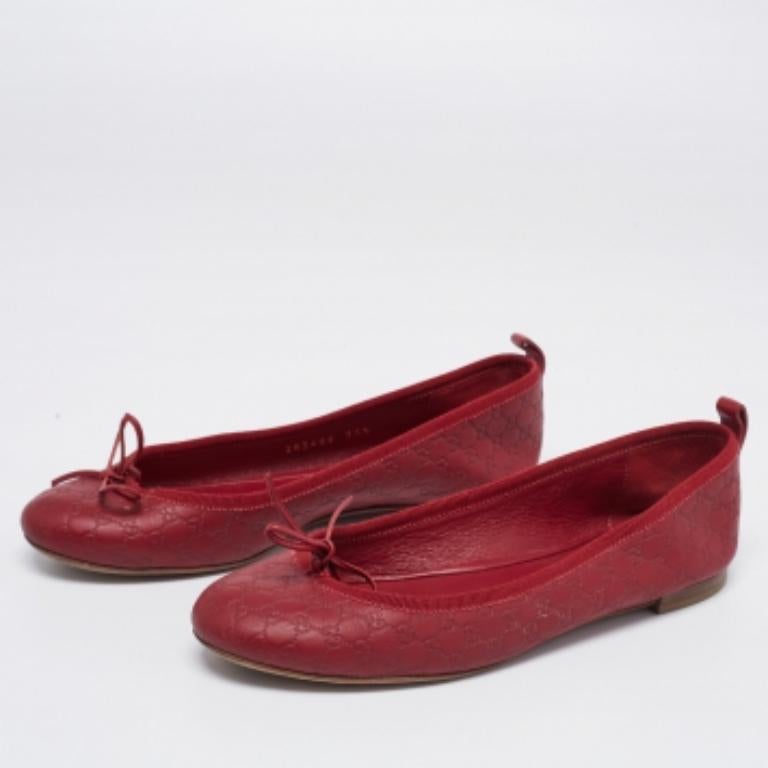 Gucci Red Microguccissima Leather Bow Detail Ballet Flats Size 35.5 In Fair Condition For Sale In Dubai, Al Qouz 2