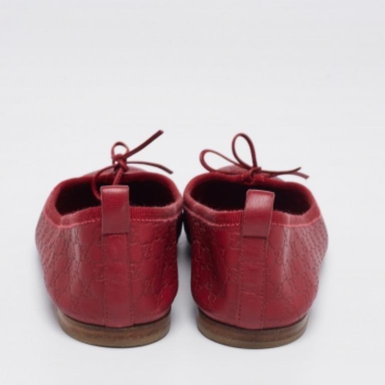 Women's Gucci Red Microguccissima Leather Bow Detail Ballet Flats Size 35.5 For Sale