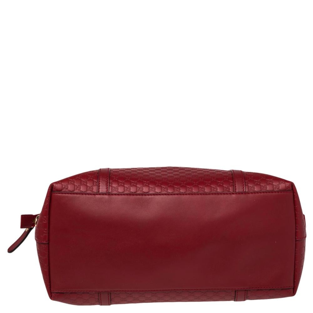 Exquisitely crafted from red Microguccissima leather, this Dome satchel by Gucci exudes a luxe appeal. It positively radiates a classy appearance due to the use of distinct gold-toned hardware and precise structuring. The satchel suspends from dual