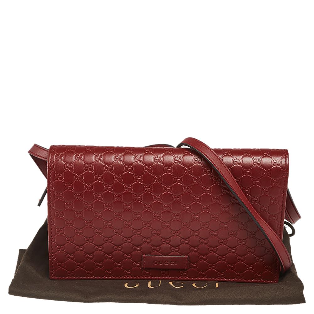Gucci Red Microguccissima Leather Flap Crossbody Bag In Good Condition In Dubai, Al Qouz 2