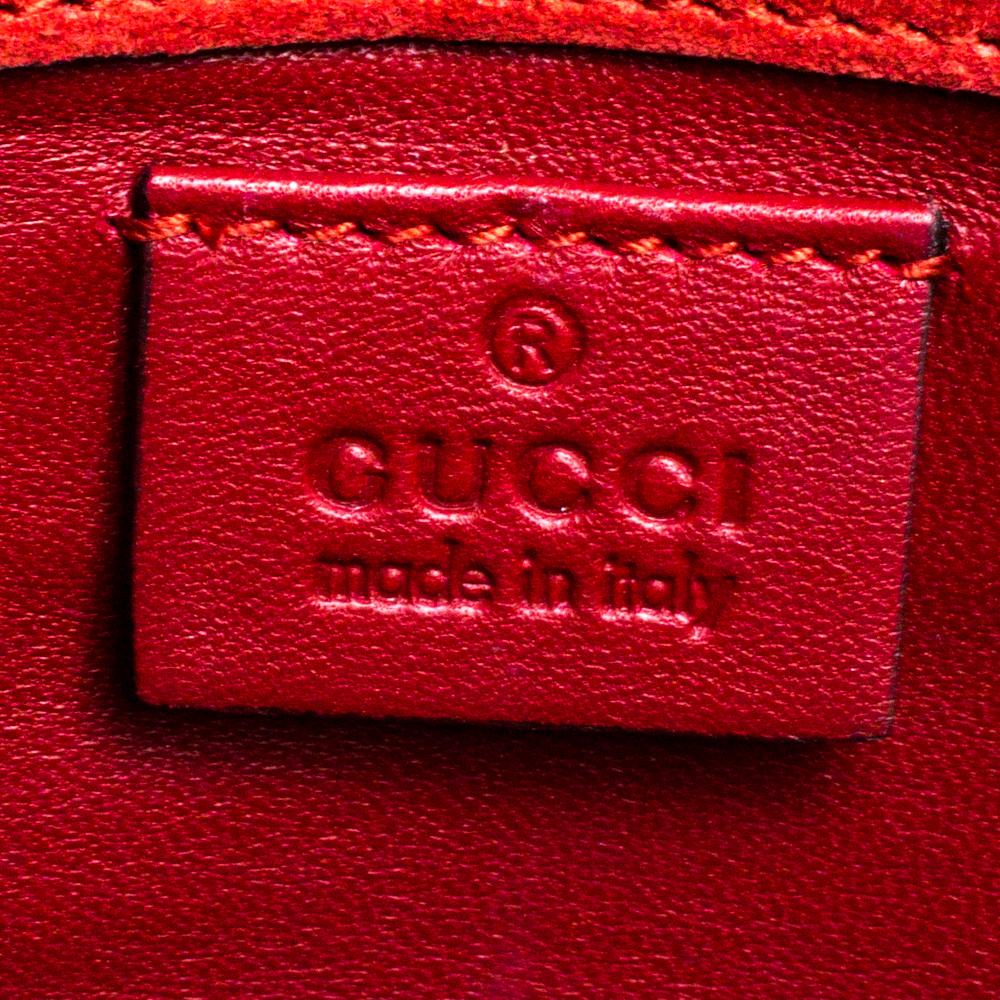 Gucci Red Microguccissima Patent Leather Broadway Clutch In Good Condition In Dubai, Al Qouz 2
