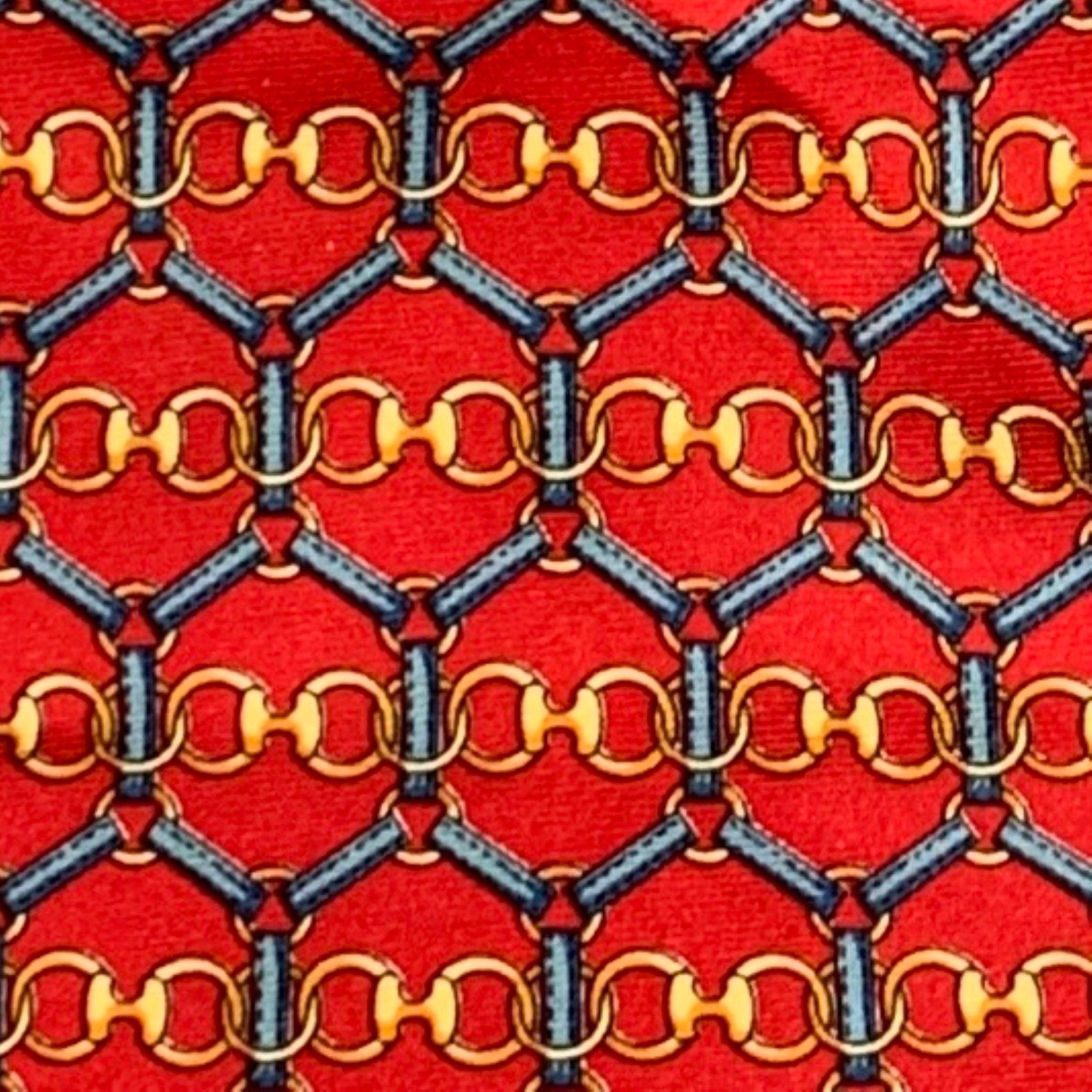GUCCI Red Multi-Color Chain Link Silk Tie In Excellent Condition For Sale In San Francisco, CA