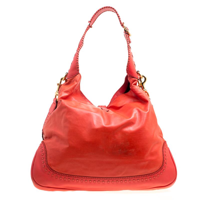 A handbag should not only be good-looking but also functional, just like this pretty Red Orange New Jackie shoulder bag from Gucci. Crafted from leather in Italy, this gorgeous number has the signature piston closure that opens up to a spacious