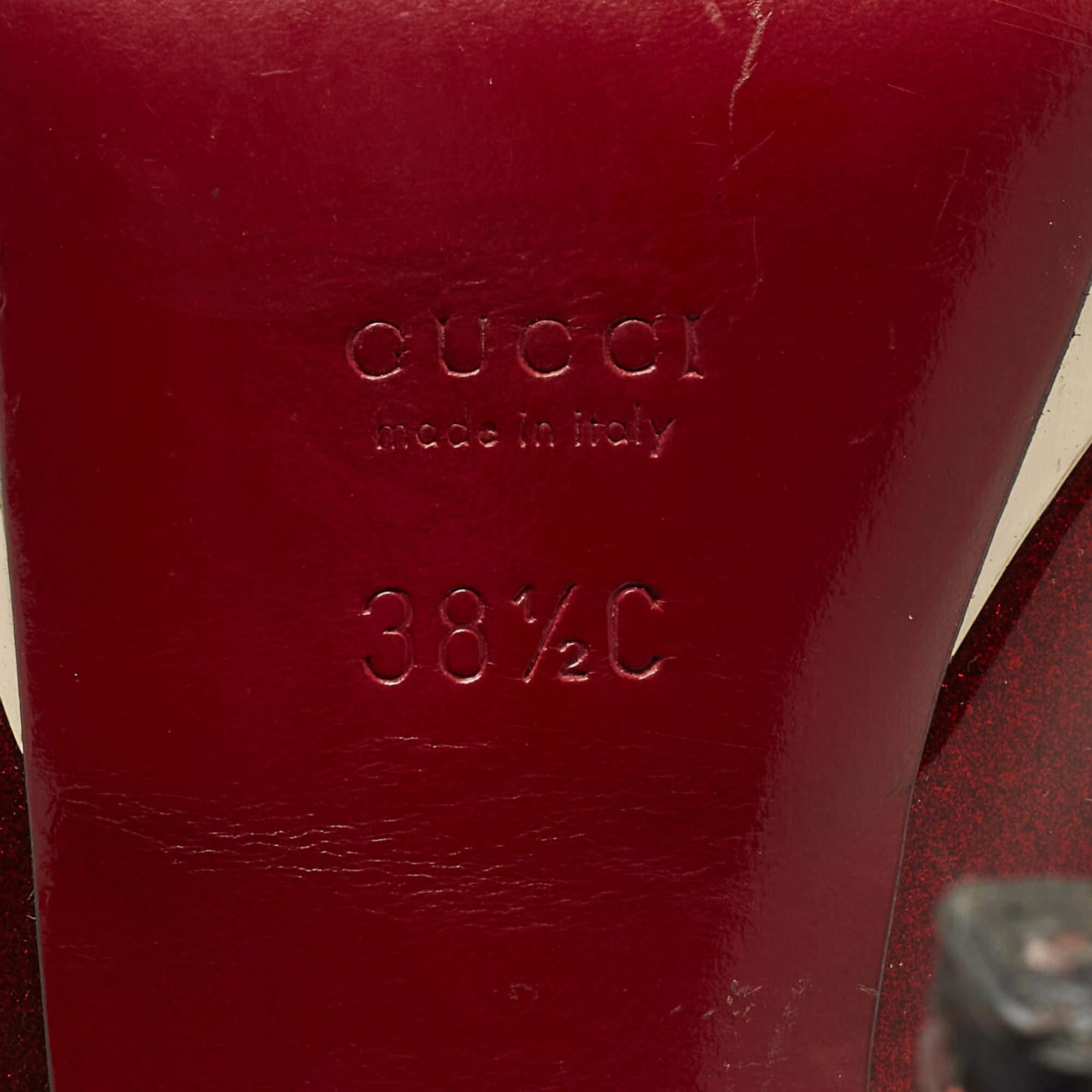 Gucci Sandali con cinturino alla caviglia in vernice rossa misura 38.5 in vendita 5