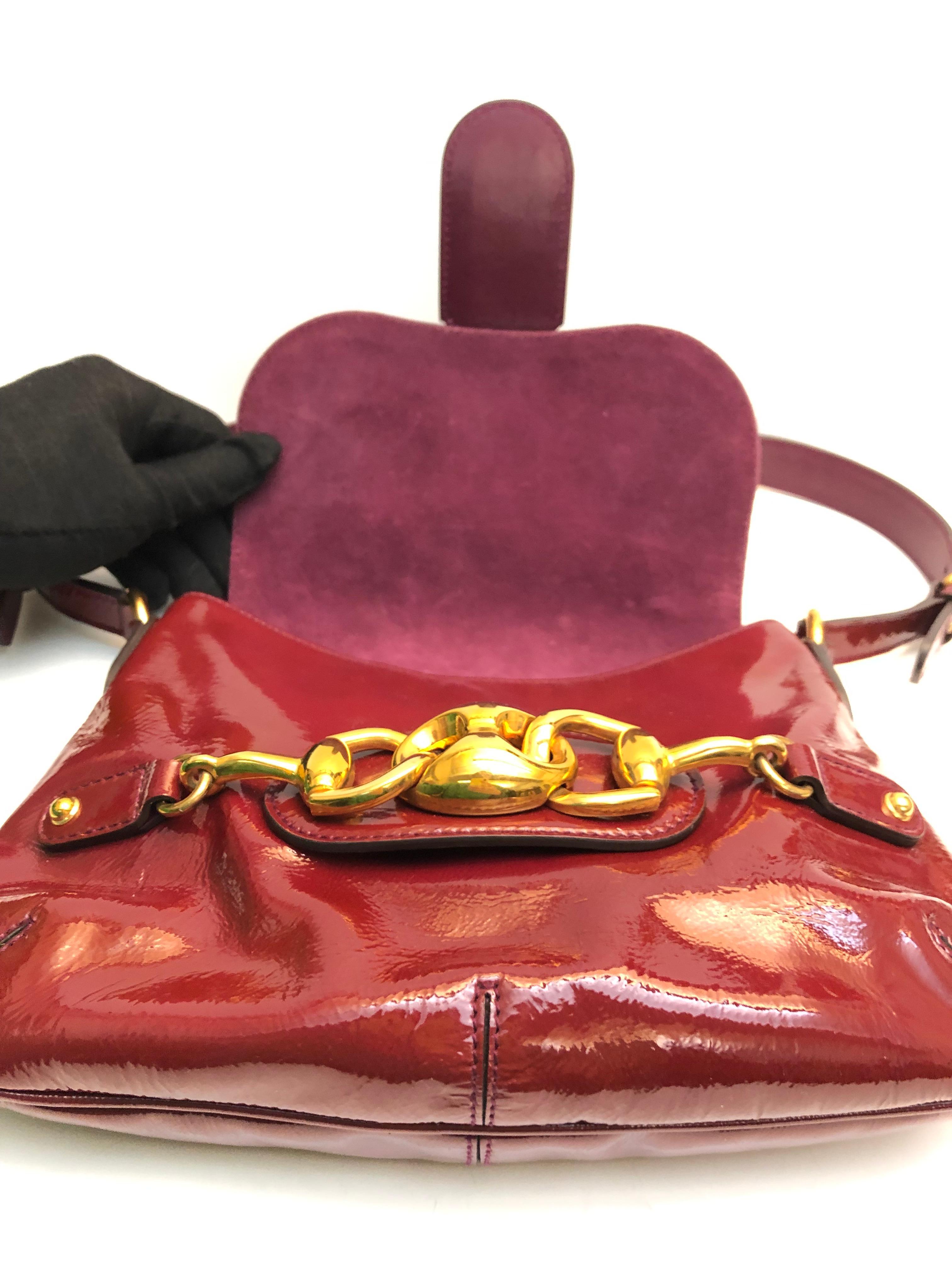 Women's or Men's Gucci red patent leather gold hardware flap shoulder bag For Sale