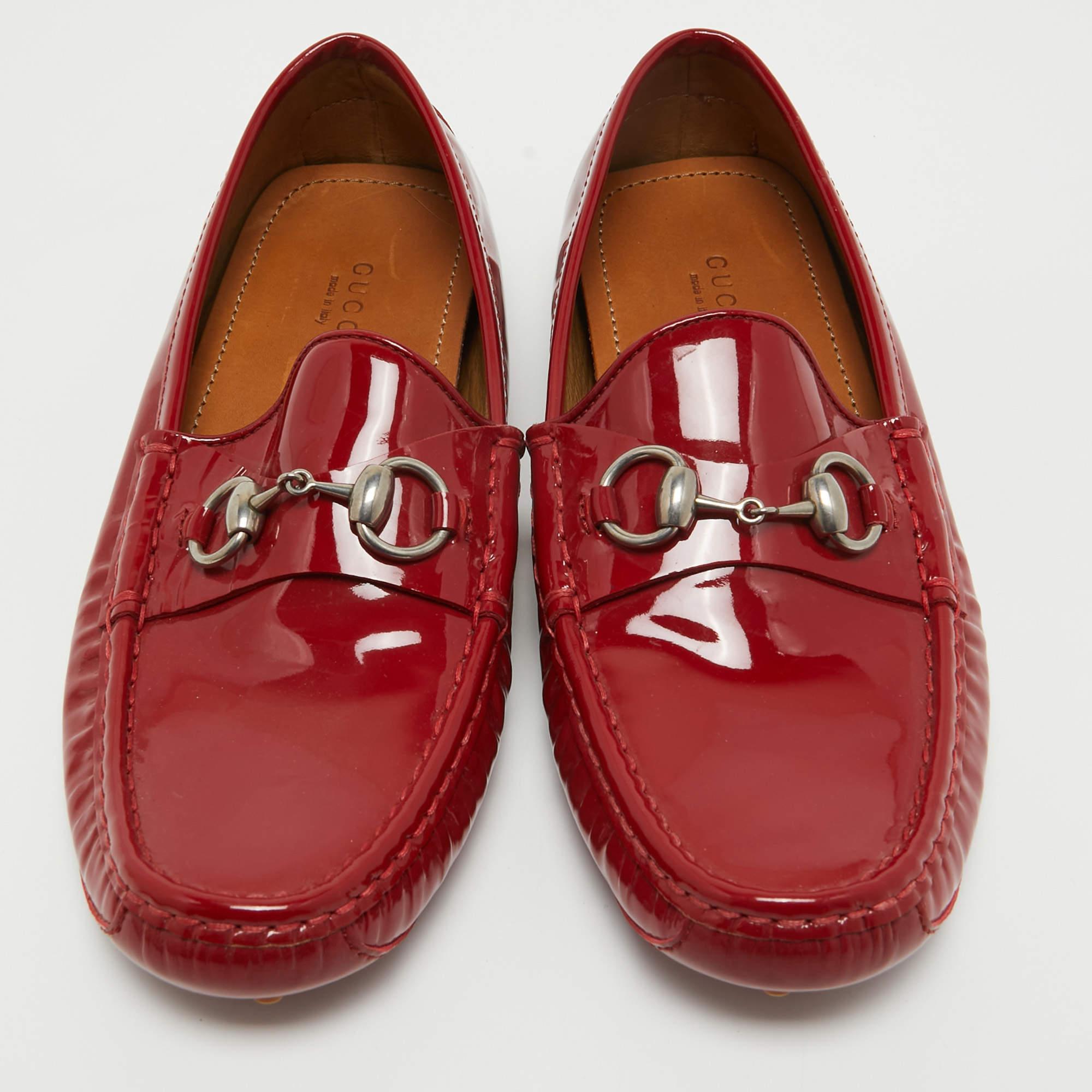 Gucci Red Patent Leather Horsebit Slip On Loafers Size 38 In Excellent Condition For Sale In Dubai, Al Qouz 2