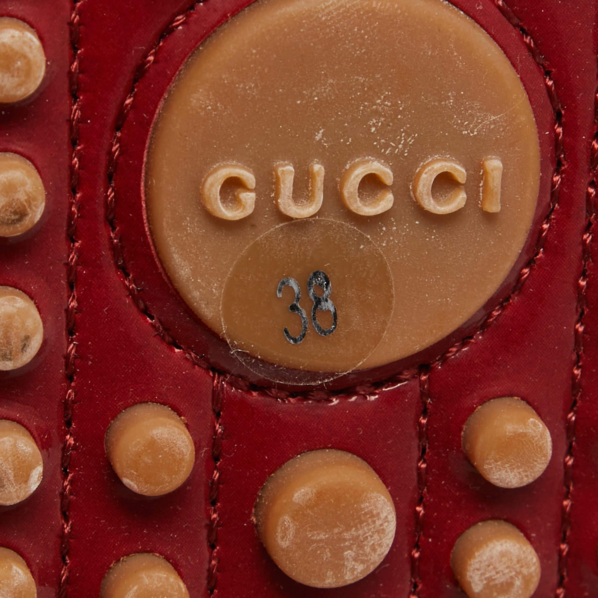 Gucci Mocassins à enfiler en cuir verni rouge Taille 38 en vente 4