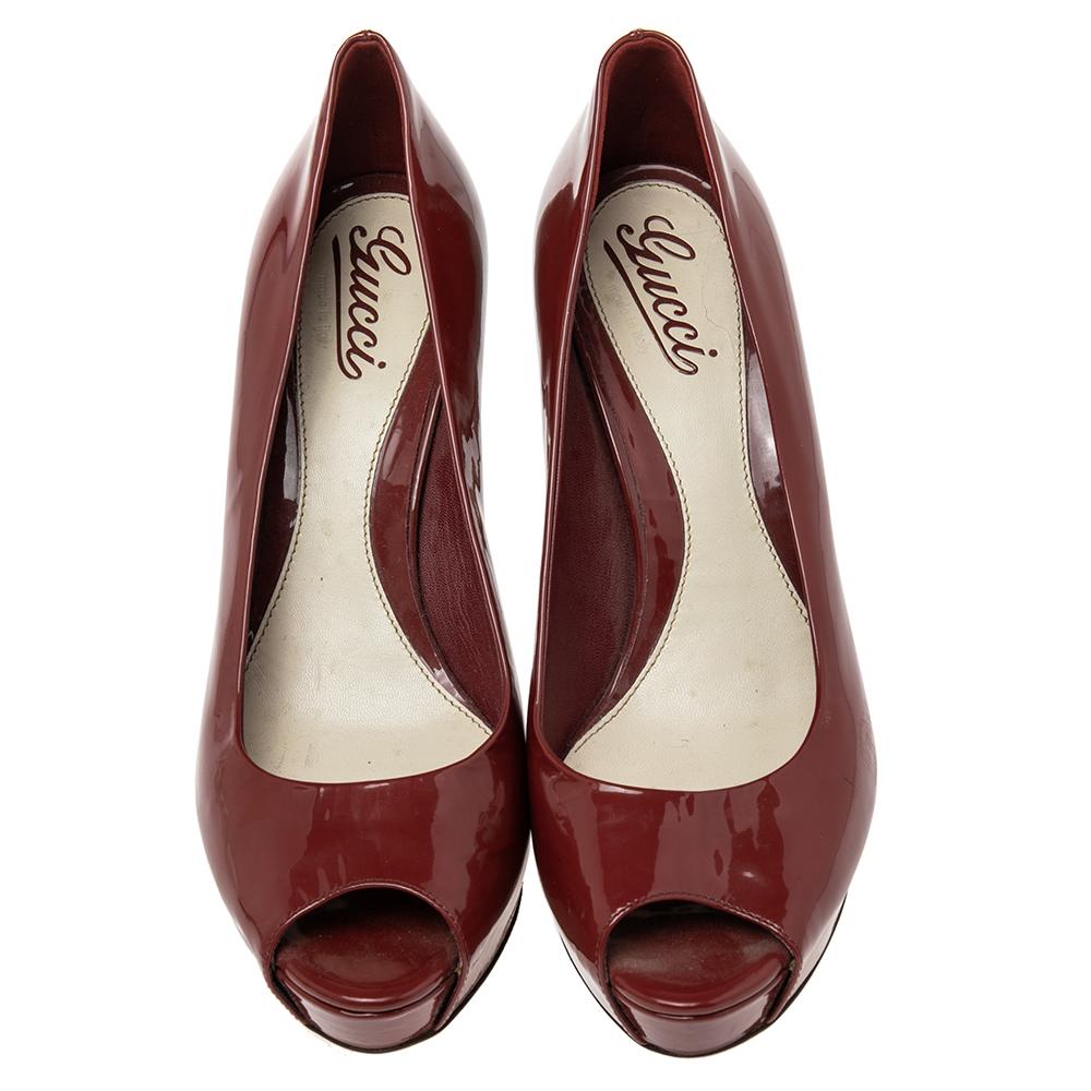 Gucci creates upscale products that continue to gain popularity and attention due to their timeless, unique designs. These pumps from Gucci reveal the patent leather on the upper, which grant them an appearance that is not just visually attractive