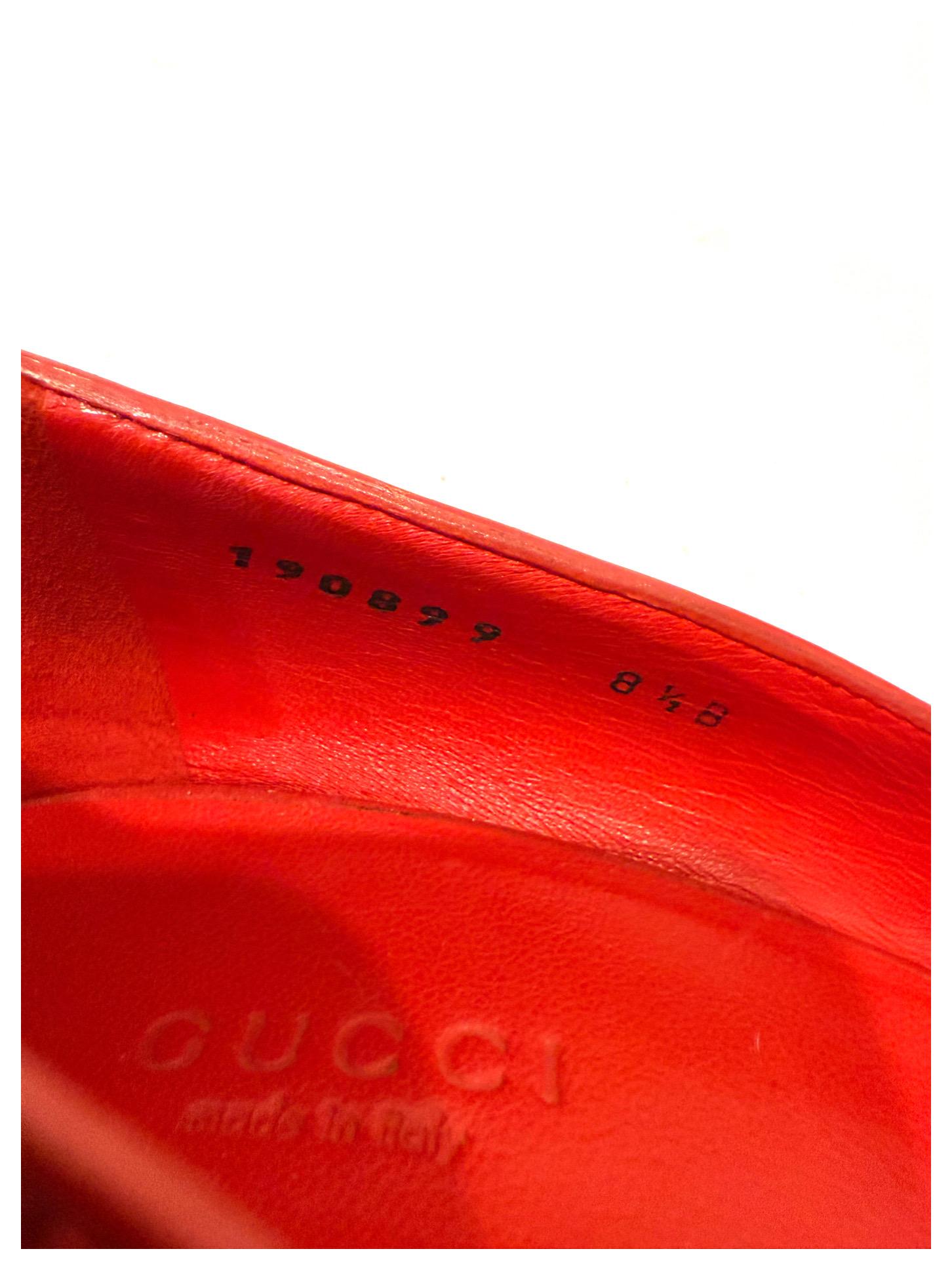 Gucci - Escarpins à semelle compensée en cuir verni rouge
Printemps/Été 2011 Taille 38.5 en vente 8