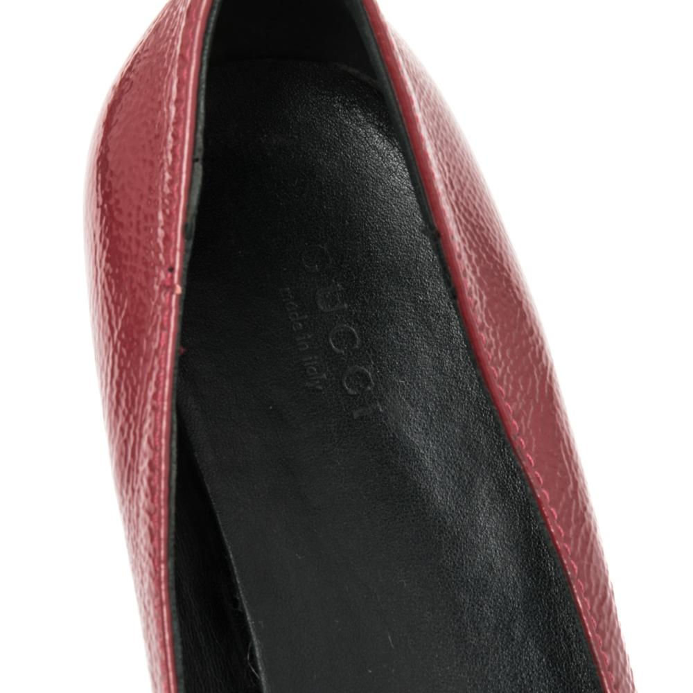 Gucci Red Patent Leather Web Stripe Ballet Flats Size 38 In Good Condition In Dubai, Al Qouz 2