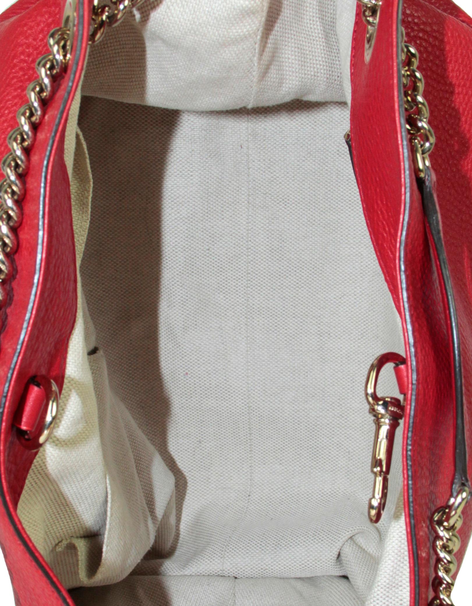 Gucci Red Pebbled Calfskin Leather GG Soho Chain Tote Bag In Excellent Condition In New York, NY