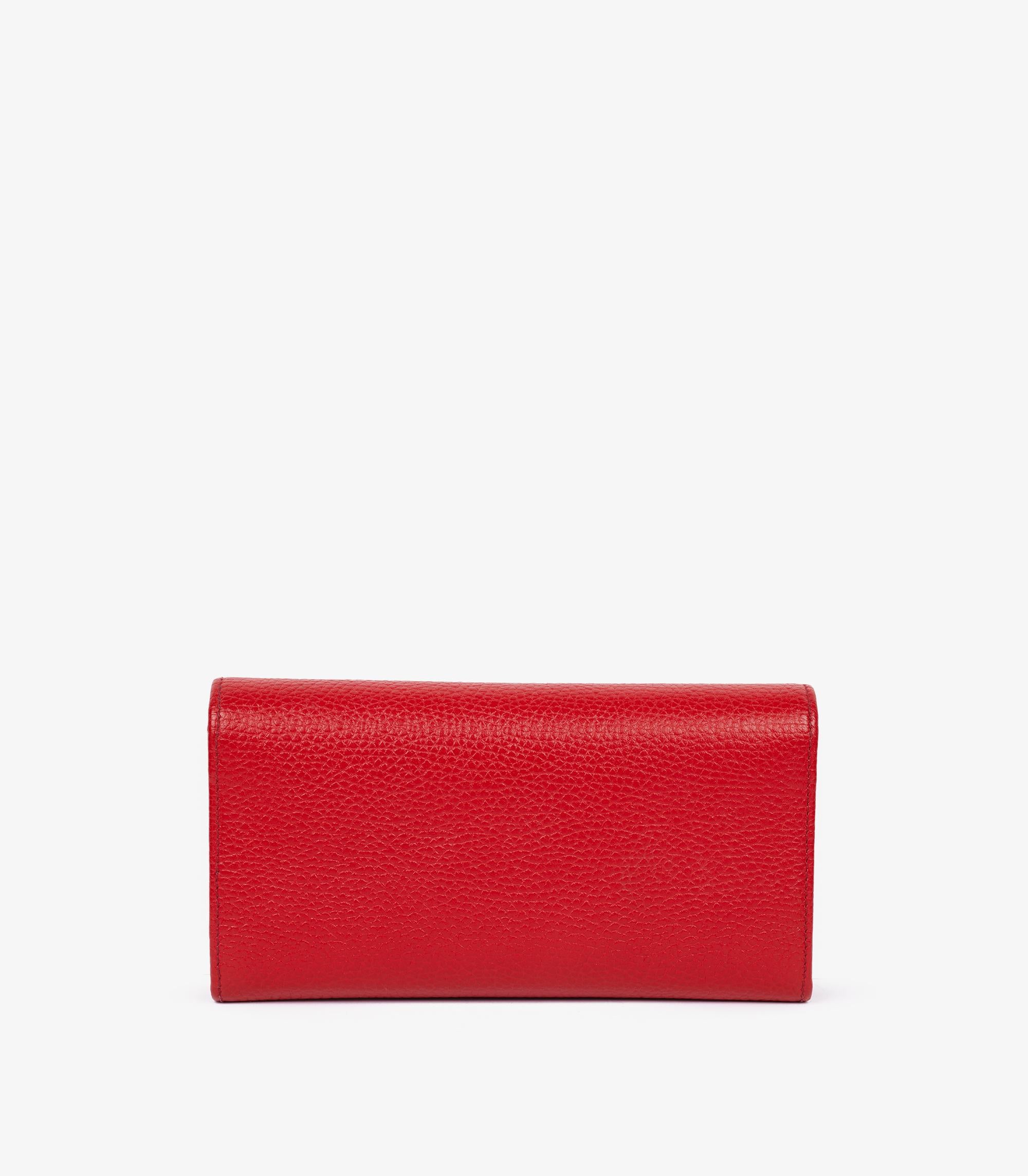 Gucci  Red Pebbled Calfskin Leather GG Soho Long Wallet In Excellent Condition For Sale In Bishop's Stortford, Hertfordshire