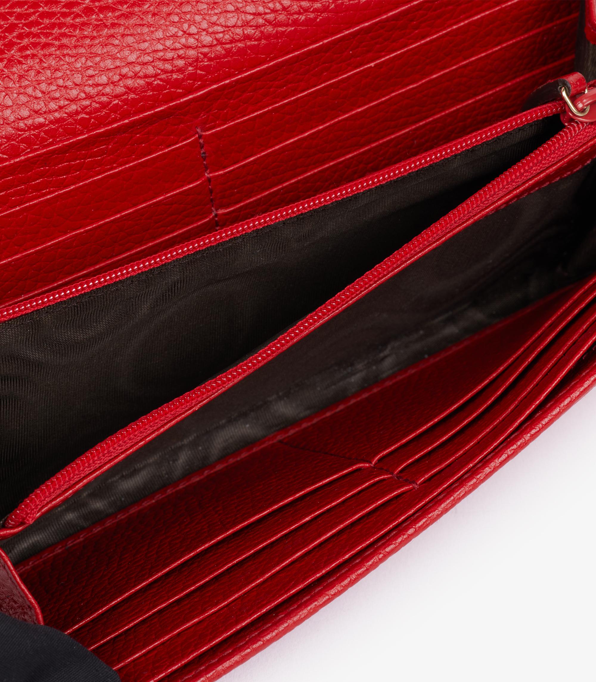 Women's or Men's Gucci  Red Pebbled Calfskin Leather GG Soho Long Wallet For Sale