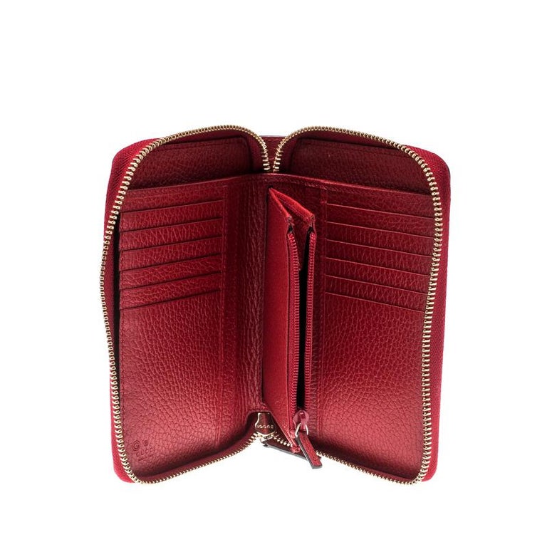 Gucci Red Pebbled Leather Zip Around Wallet For Sale at 1stdibs