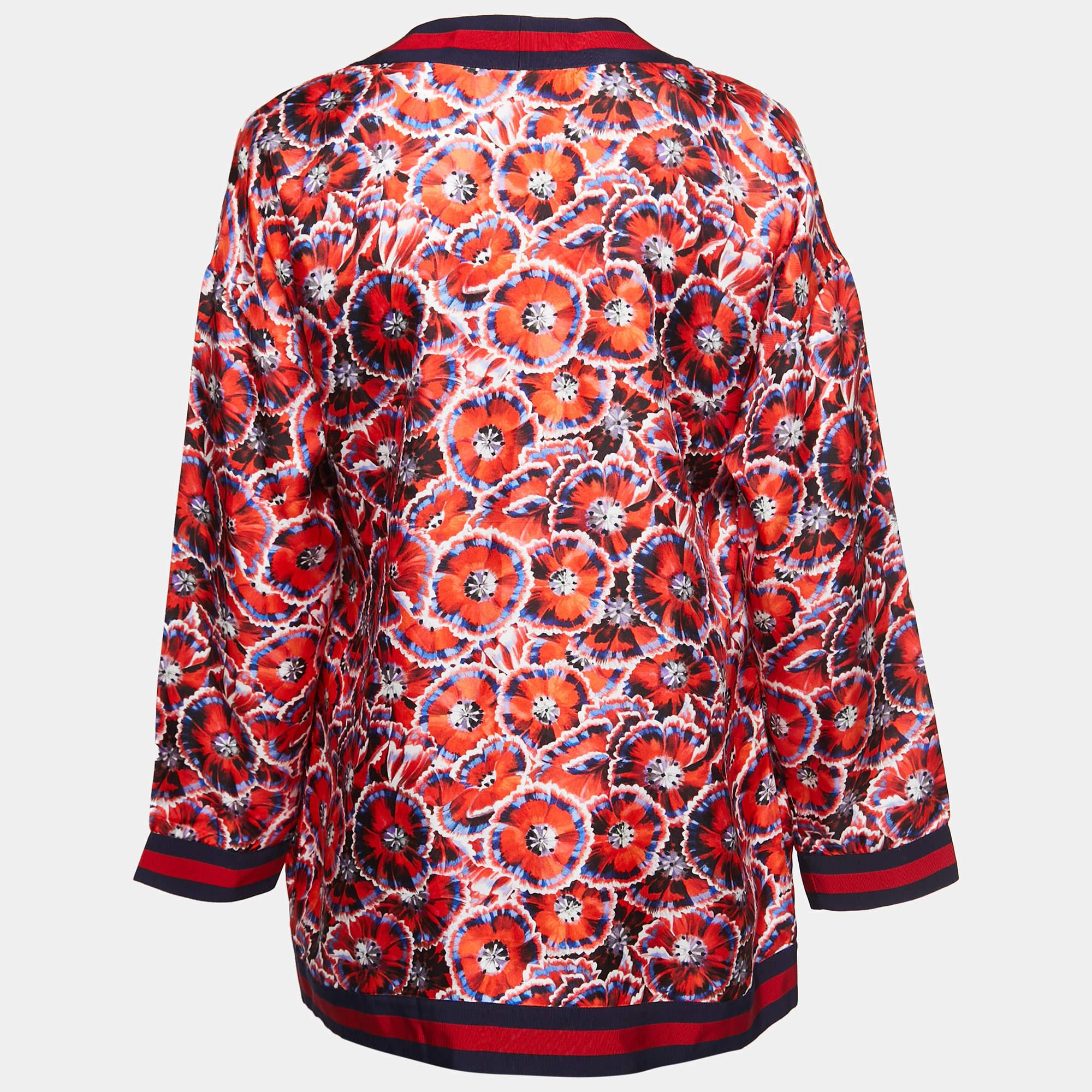 Careful tailoring, quality materials, and elegant cuts make this Gucci top a piece to cherish! It comes in a classic design to be easy to style.

