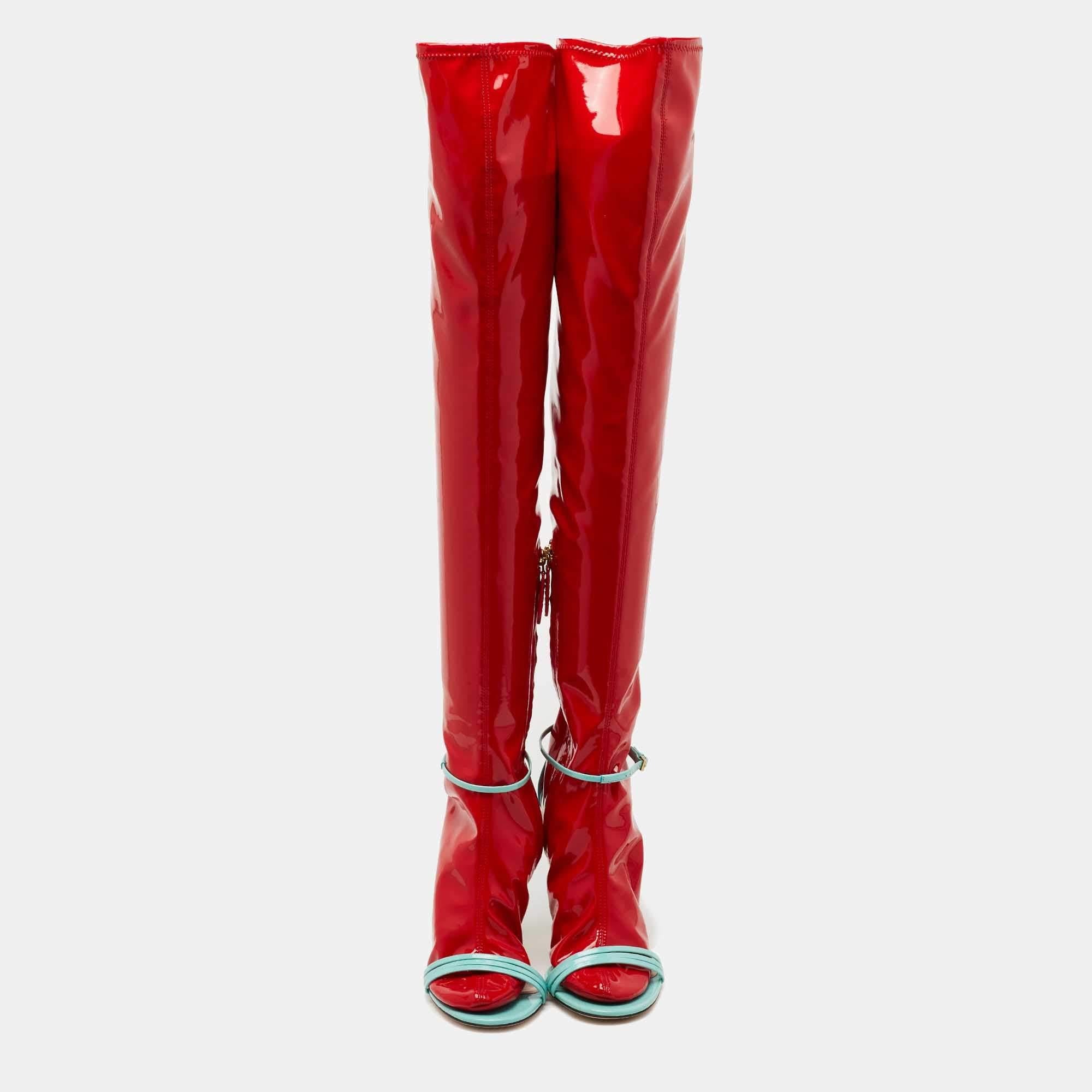 Gucci shows us how to make an entrance with these Lugh latex sock sandals. Fashioned in PVC and patent leather, the knee-length shoes are as bold as they're beautiful.

Includes: Original Dustbag, Original Box

