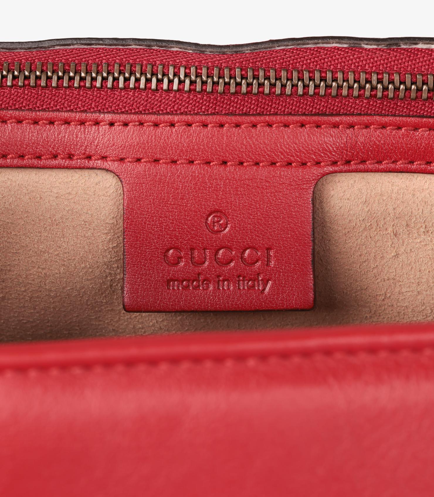Gucci Rouge Cuir de veau matelassé Moyen GG Marmont en vente 4