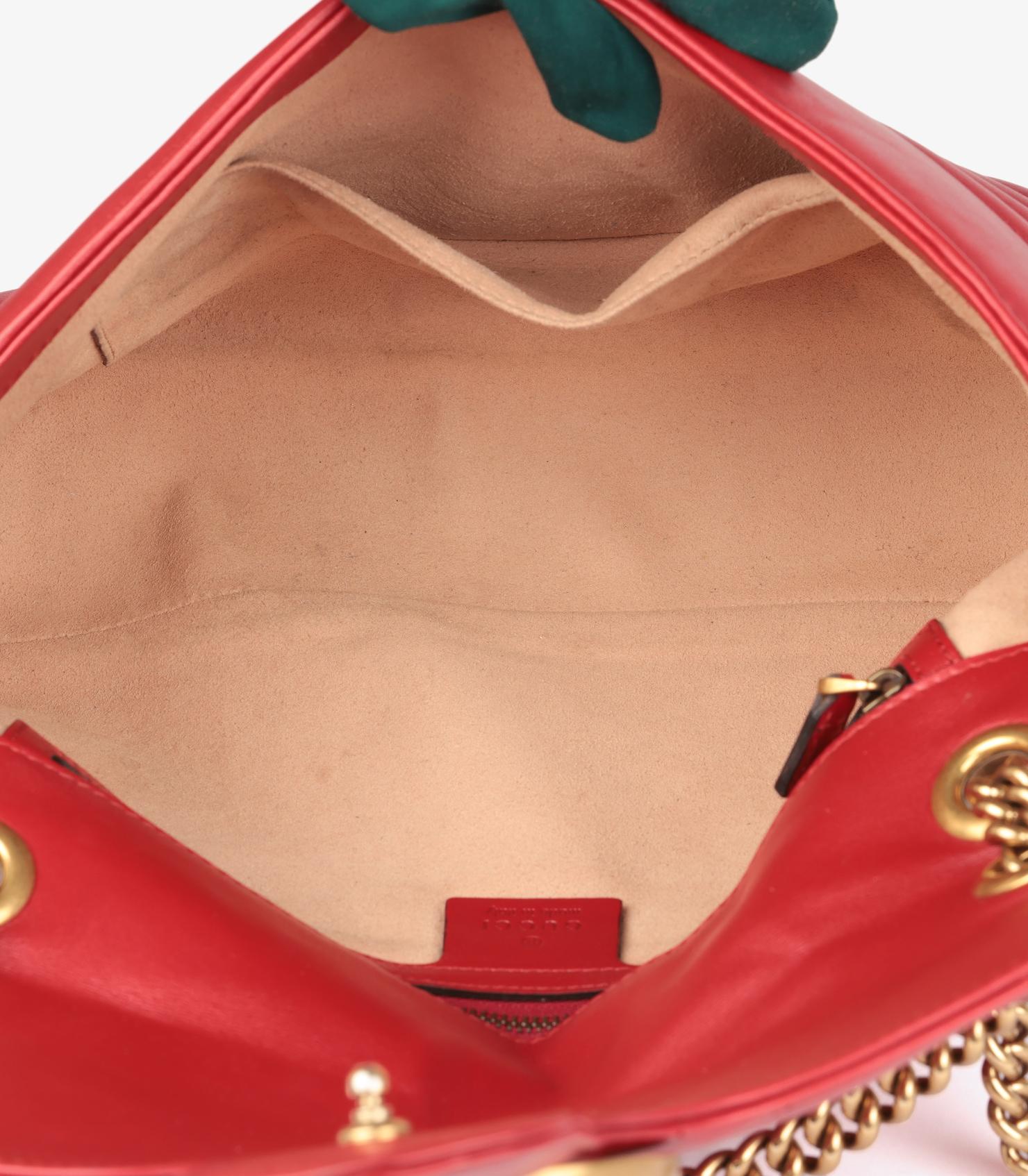 Gucci Rouge Cuir de veau matelassé Moyen GG Marmont en vente 5