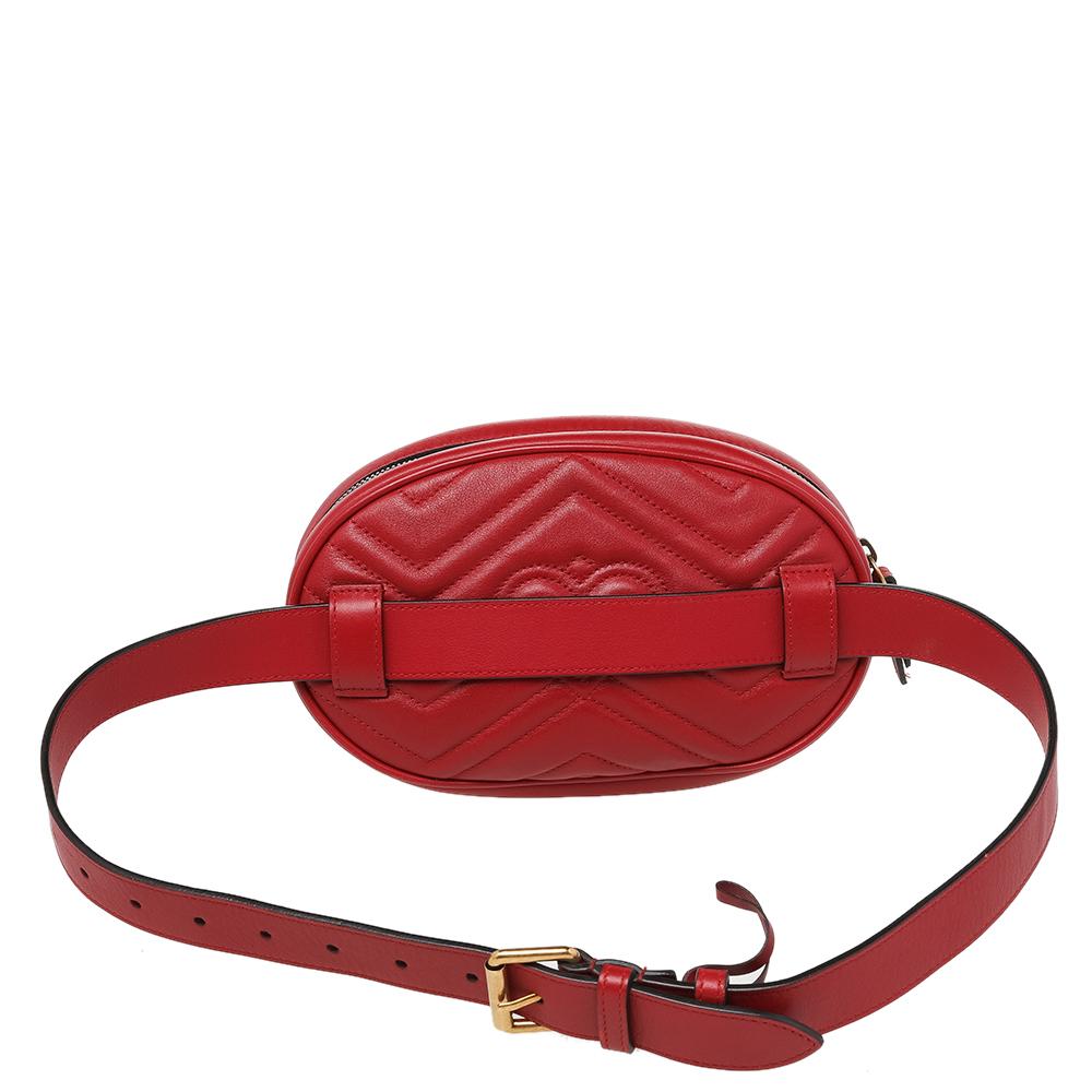 This Marmont belt bag has been exquisitely crafted from red quilted leather and equipped with a fabric interior. On the front, there is a gold-tone GG logo and a pin buckle belt strap is provided for you to fasten it. A chic Gucci bag like this