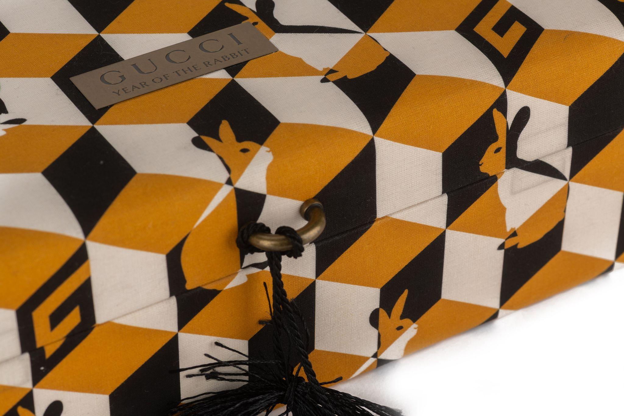 Portagioie con coniglio rosso di Gucci in vendita 3