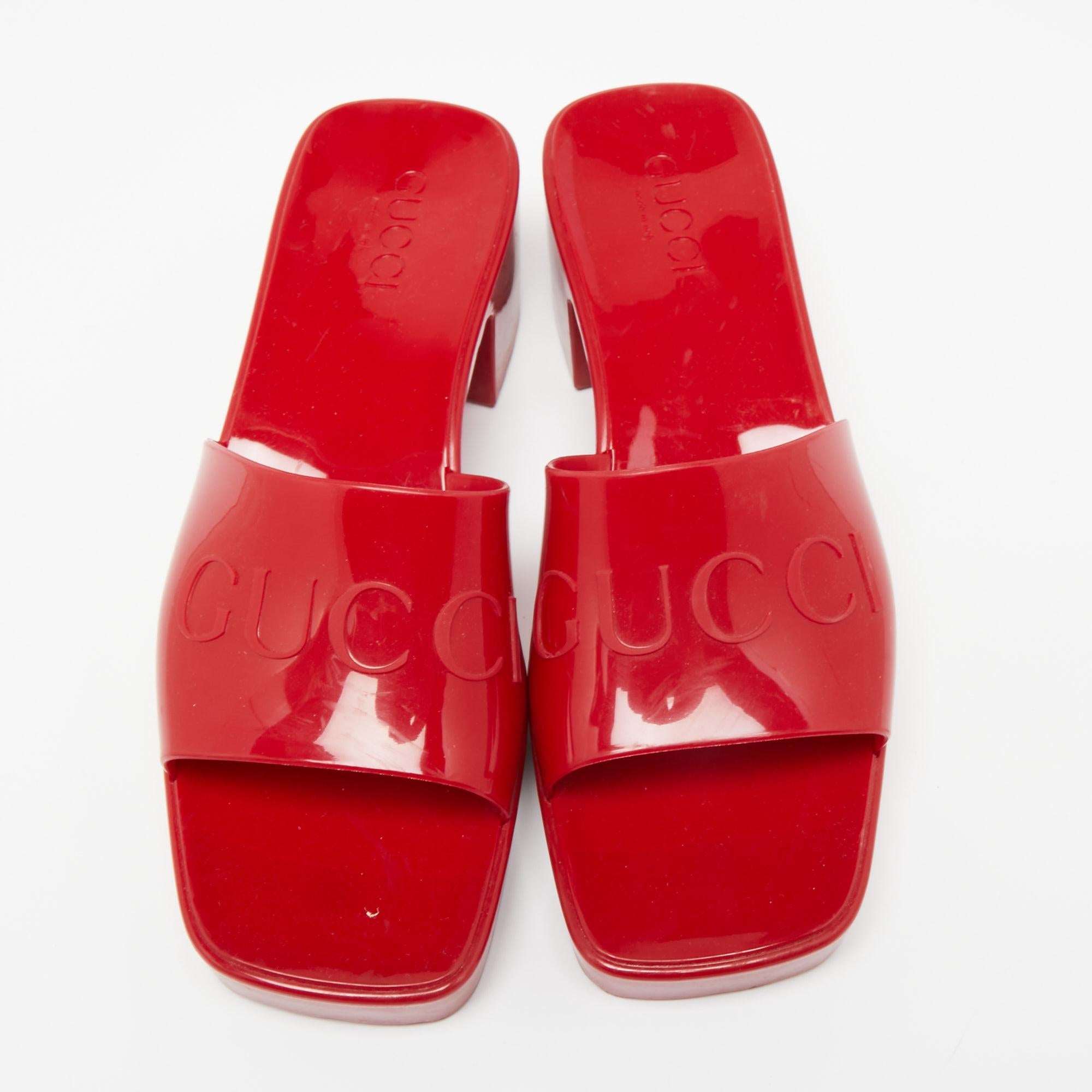 Gucci Red Rubber Slide Block Heel Platform Sandals Size 38 In Good Condition In Dubai, Al Qouz 2