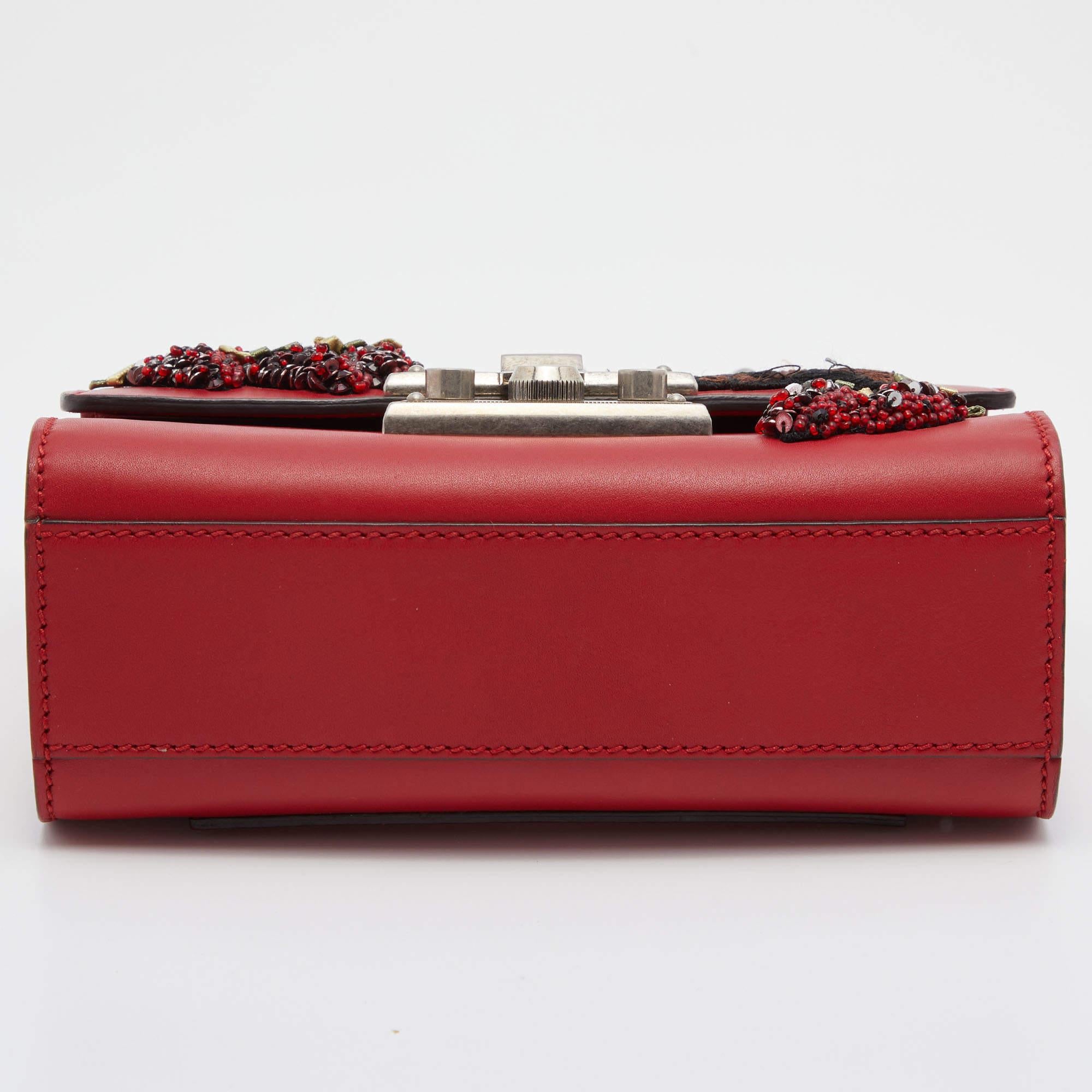 Gucci Red Sequin & Beaded Embellished Leather Small Padlock Shoulder Bag In Good Condition In Dubai, Al Qouz 2