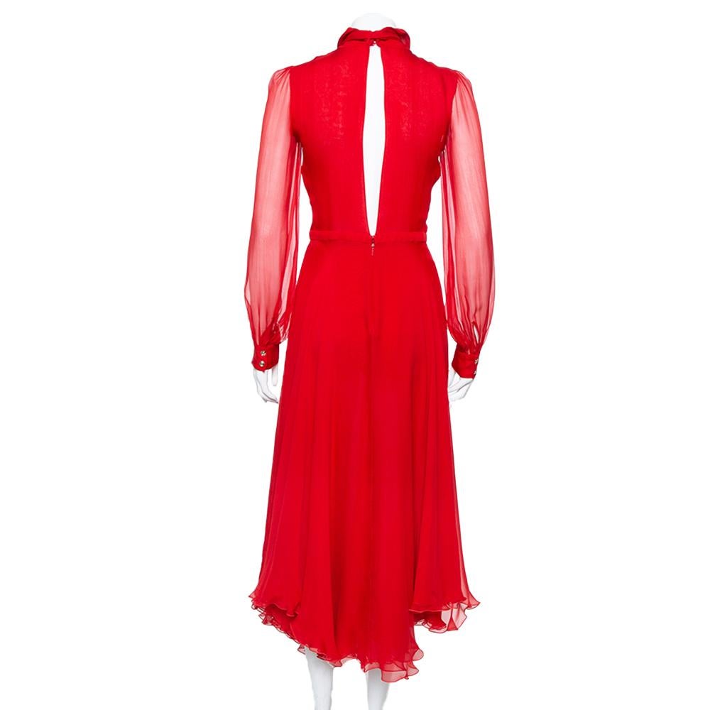 This red dress by Gucci effortlessly represents the label's timeless appeal. Made from silk, it features a red hue, a neck tie that forms a dainty bow, and long sleeves. The creation is finished off with a cutout design at the back and zip