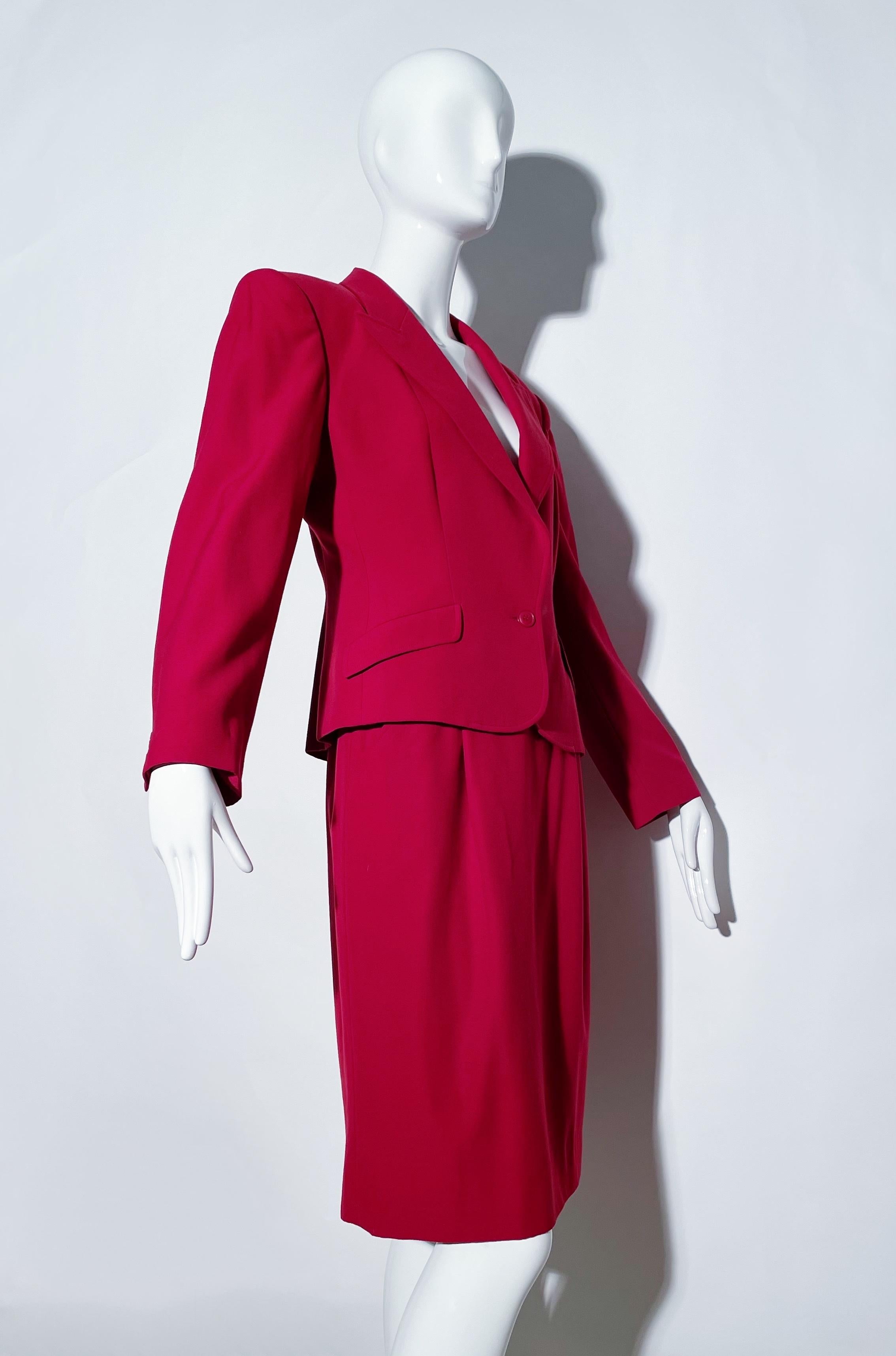 Gucci - Tailleur jupe rouge Excellent état - En vente à Waterford, MI