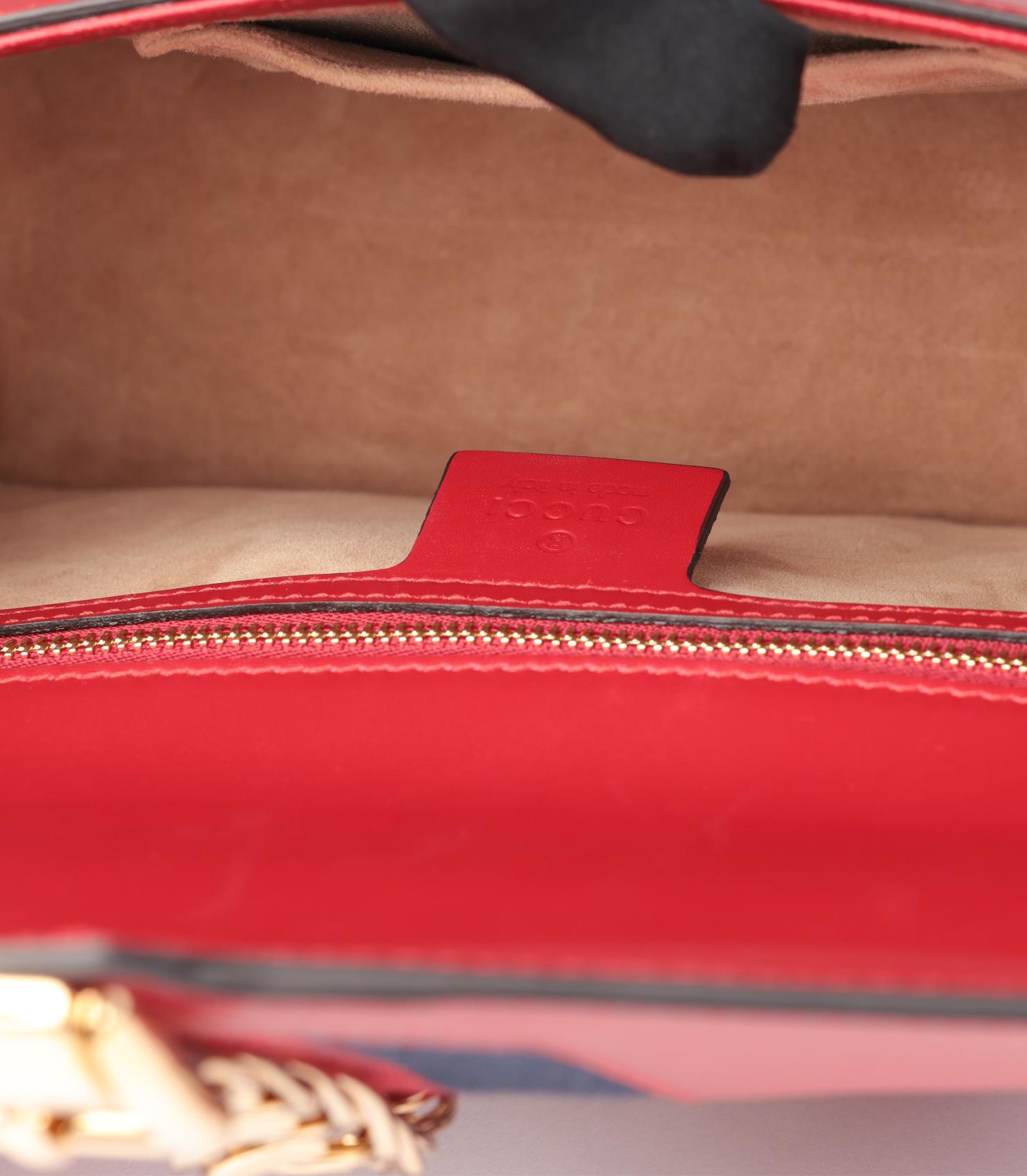 Gucci Sac à bandoulière moyen Sylvie en cuir de veau lisse rouge et toile marine en vente 4