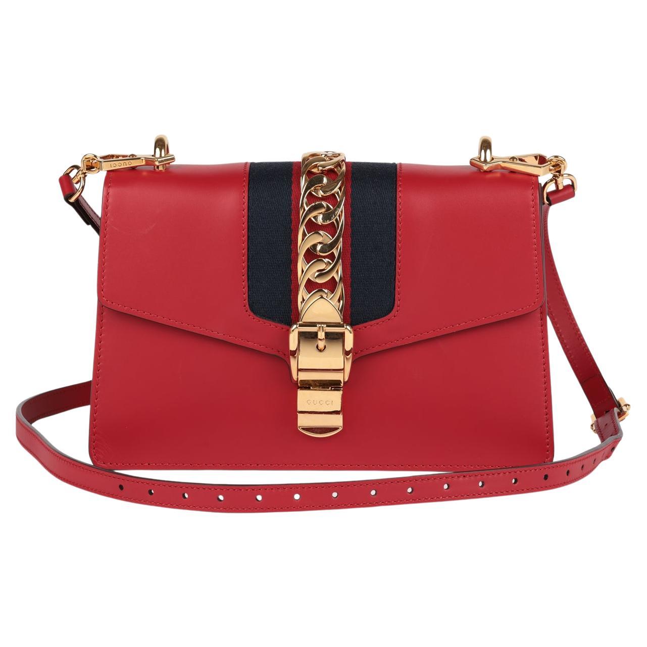 Gucci Sac à bandoulière moyen Sylvie en cuir de veau lisse rouge et toile marine en vente