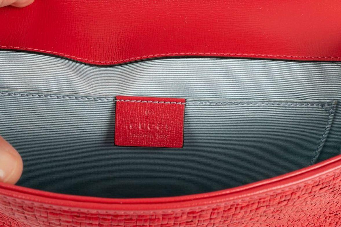 Gucci Rote Tasche aus Stroh und Leder im Angebot 6