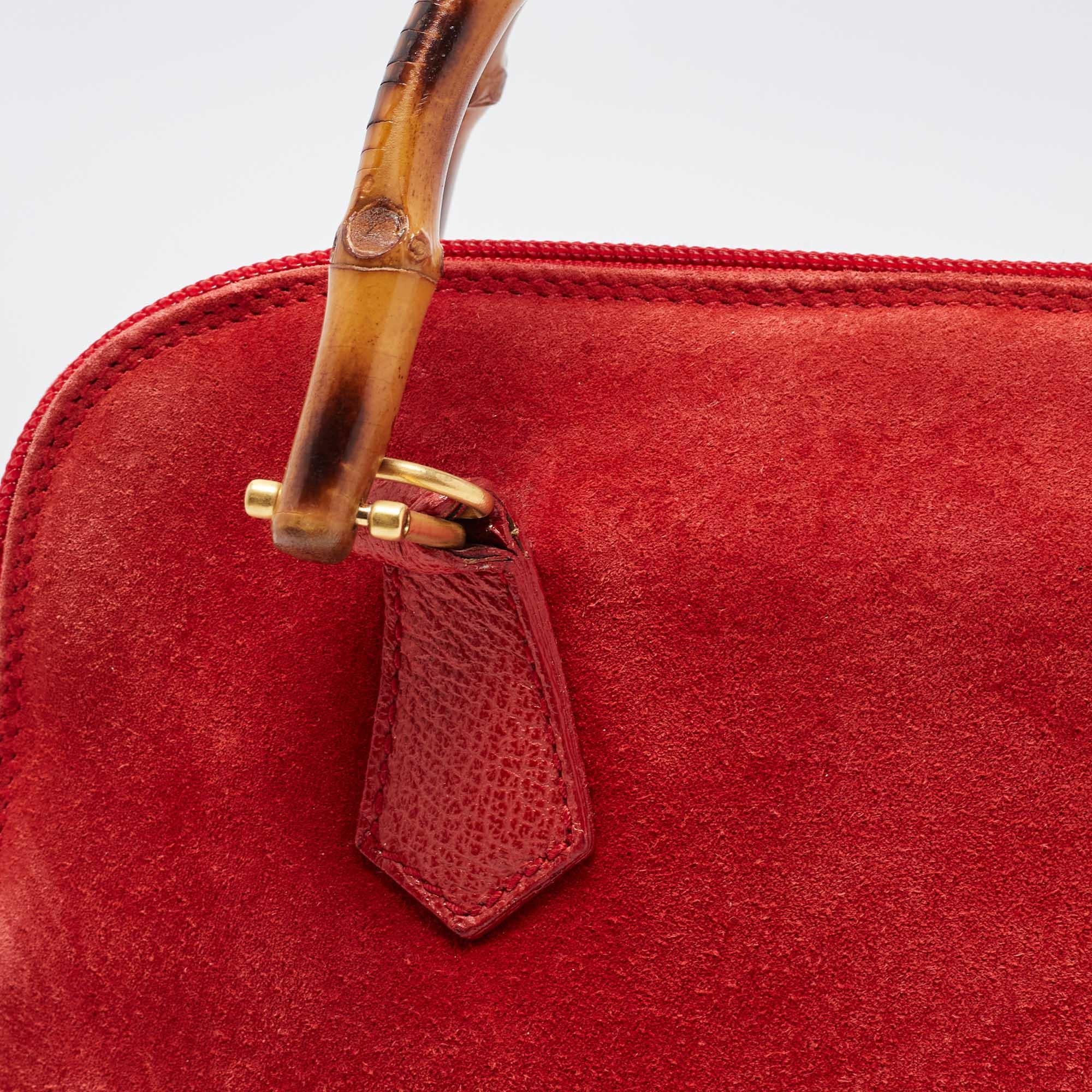 Gucci Rote Umhängetasche mit Bambusgriff aus Wildleder und Leder im Angebot 11
