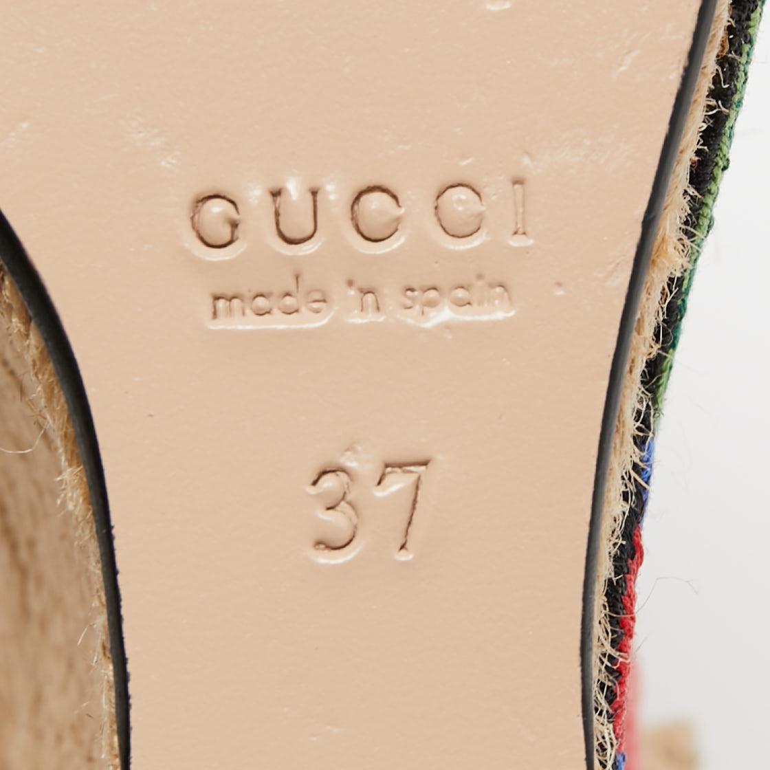 Gucci Espadrilles à bretelles compensées brodées de fleurs en daim rouge taille 37 2