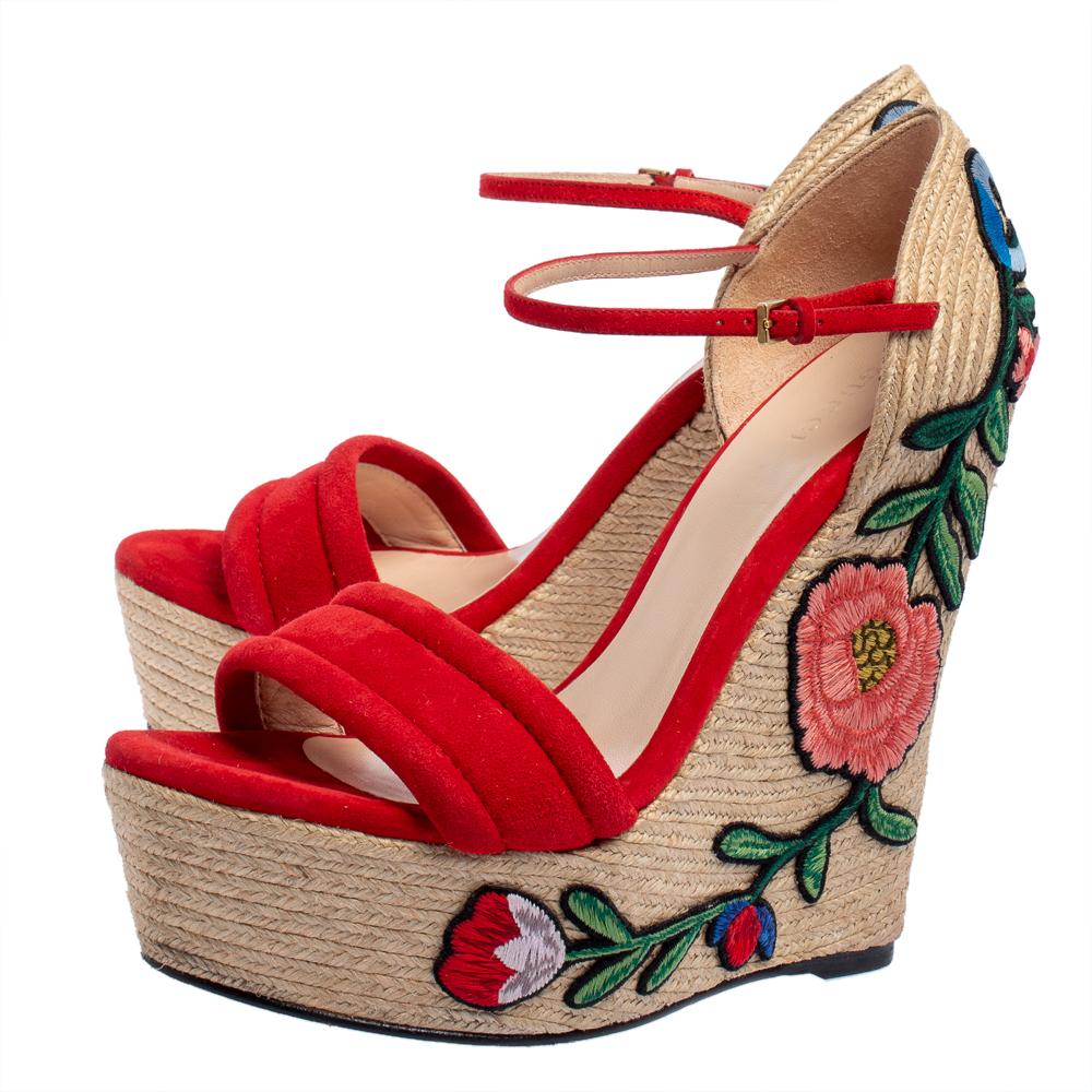 These beautiful platform espadrilles from Gucci are here to add a splendid touch to your style. Crafted from red suede, they flaunt open toes, single frontal straps, thin ankle straps with buckle closure. and floral embroidered patch details on the