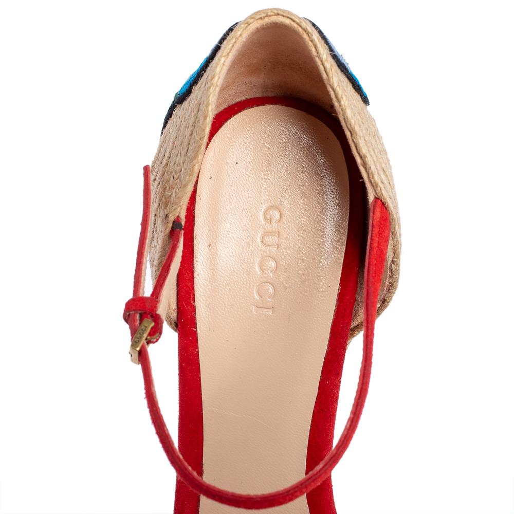 Gucci Rotes Wildleder Floral bestickt Keil Plateau Knöchelriemen Größe 39 1