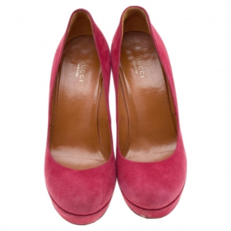 Women's Gucci Red Suede Round Toe Platform Pumps Size 38 For Sale