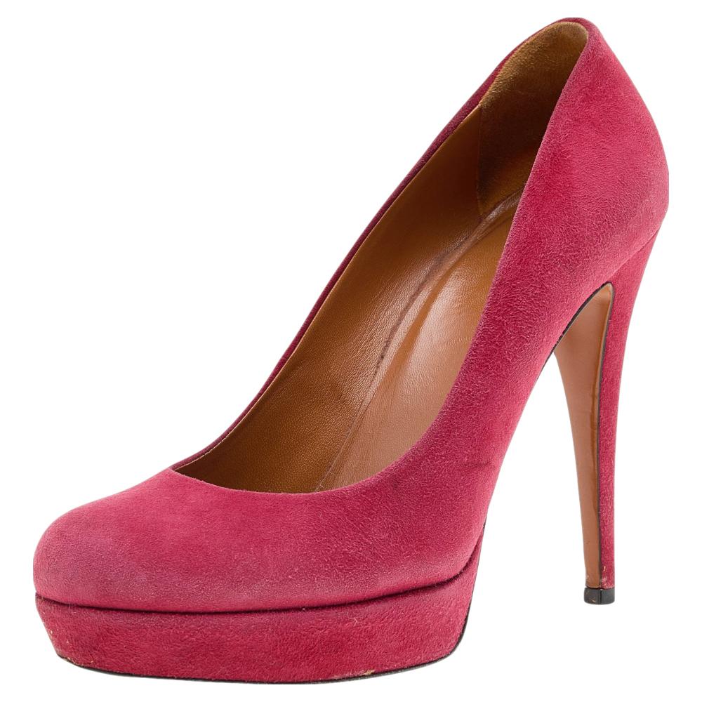 Women's Gucci Red Suede Round Toe Platform Pumps Size 38 For Sale