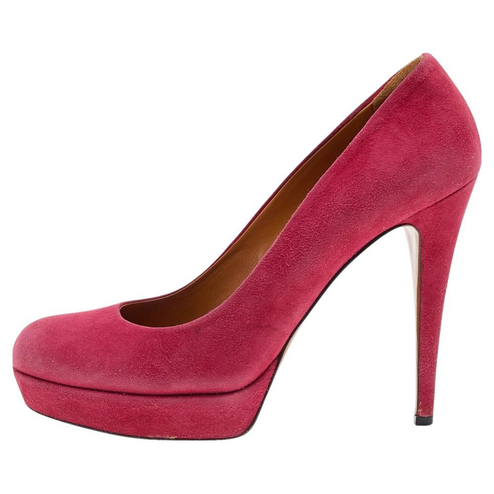 Gucci Red Suede Round Toe Platform Pumps Size 38 For Sale