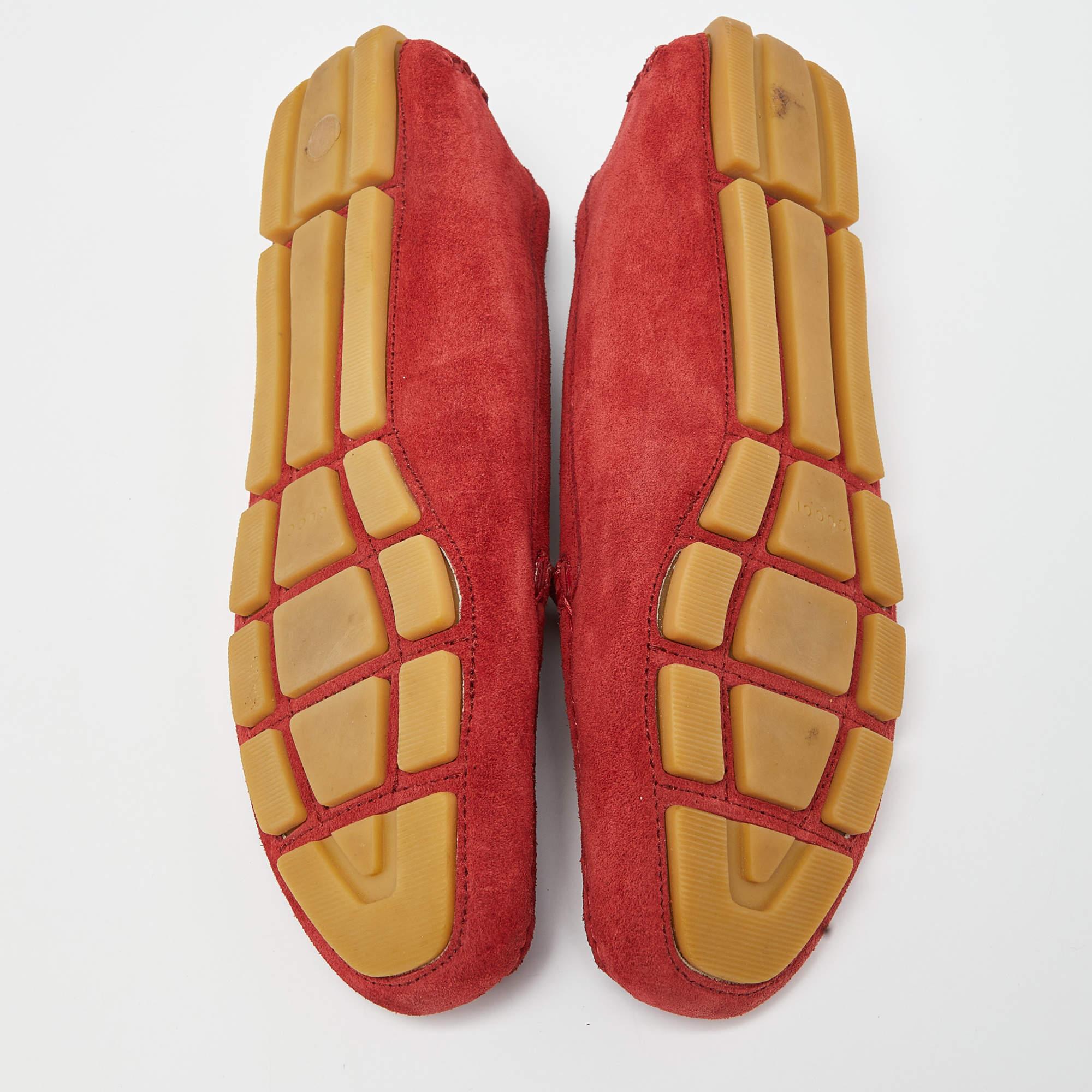 Gucci Red Suede Slip On Loafers Size 36 In Good Condition For Sale In Dubai, Al Qouz 2