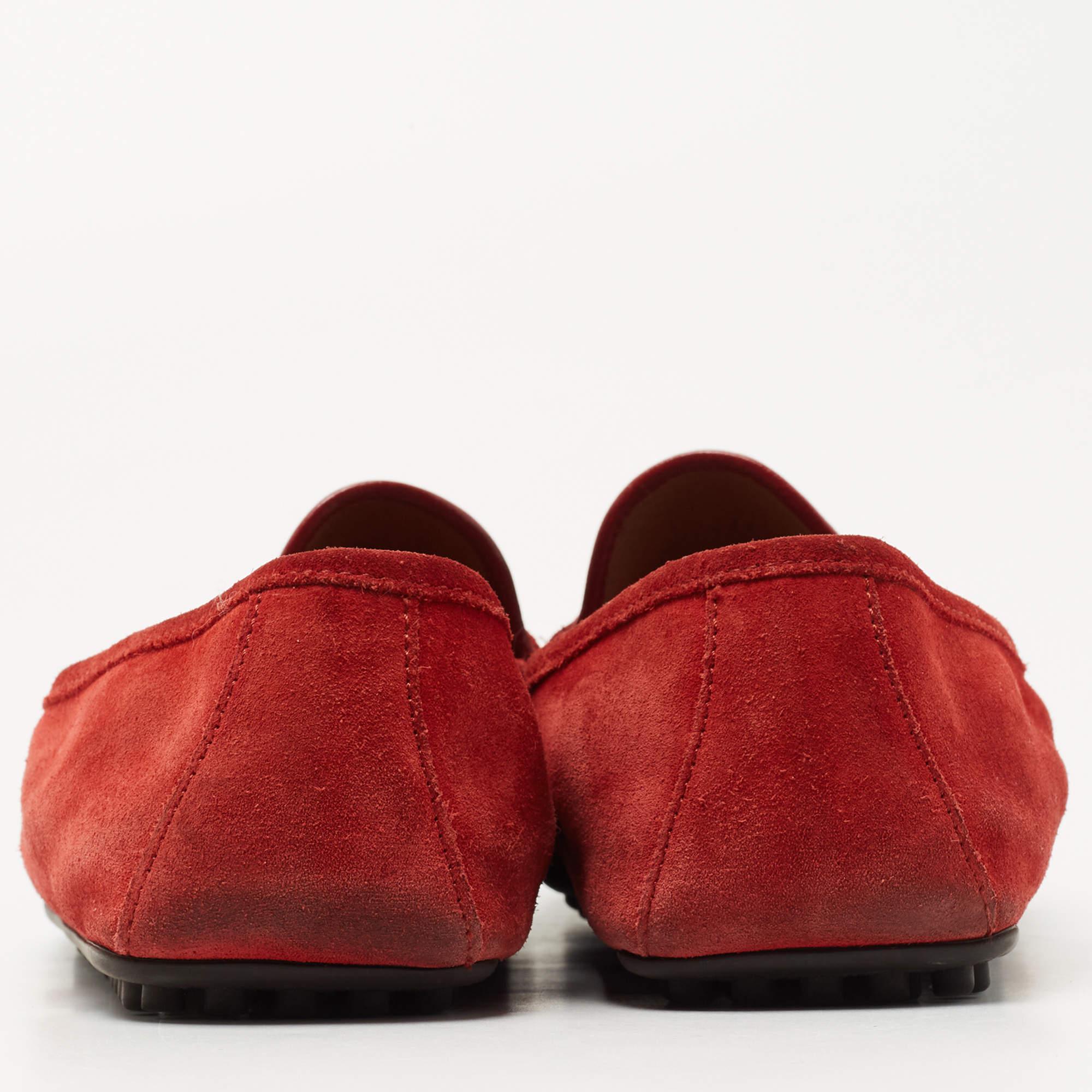 Penny Loafers en daim rouge de Gucci Taille 40.5 Pour hommes en vente