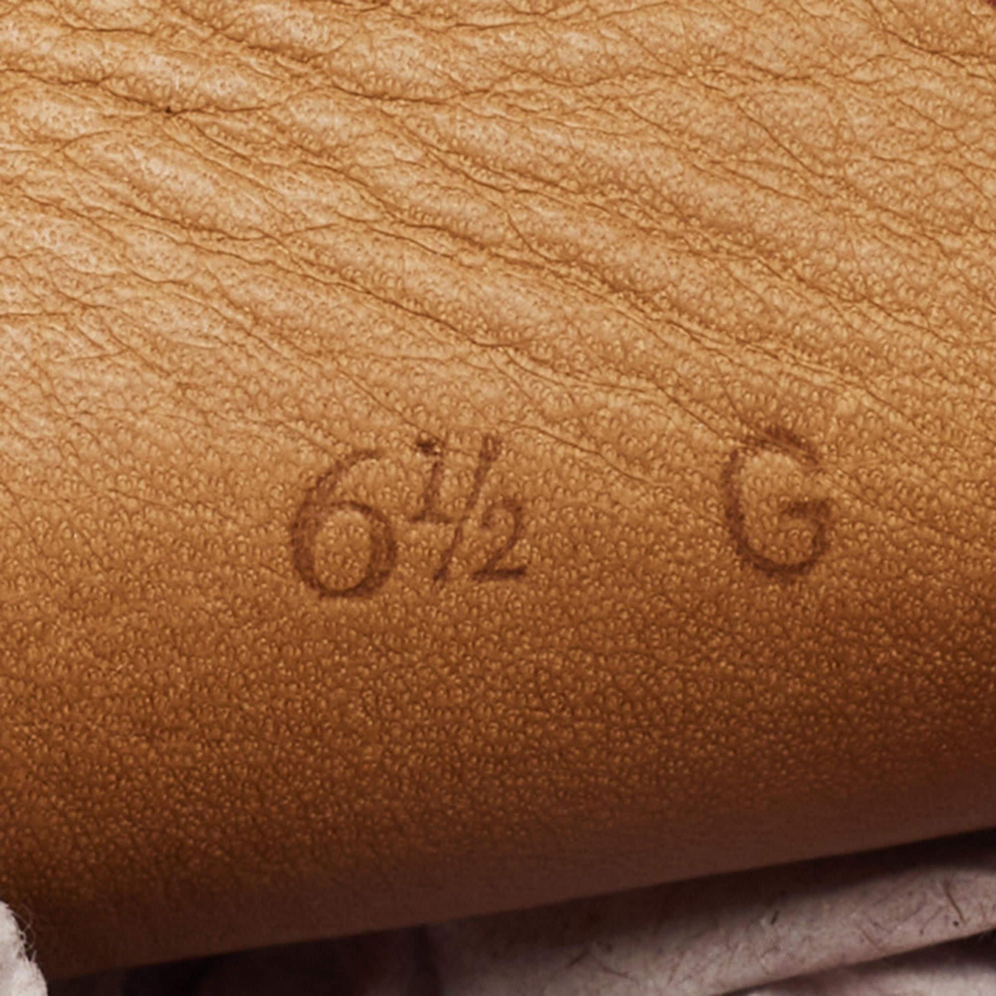 Penny Loafers en daim rouge de Gucci Taille 40.5 en vente 2