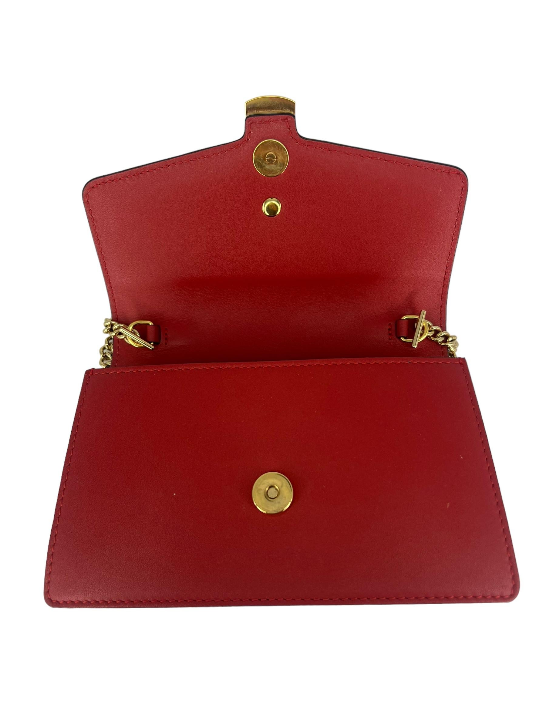 Gucci Red Super Mini Sylvie Chain Bag For Sale 2