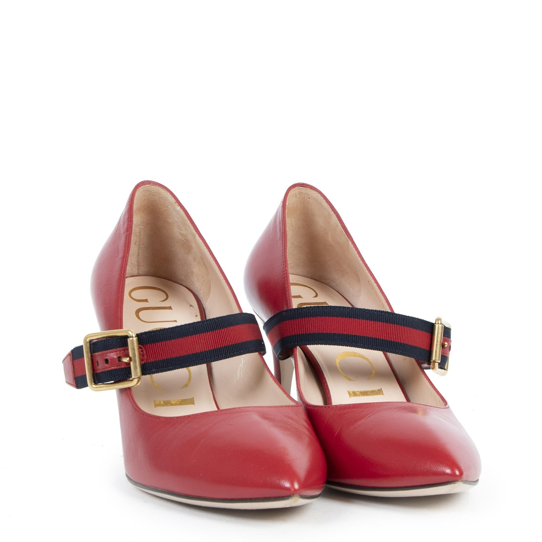 Good preloved condition

Gucci Red Sylvie Pumps - Size 36

Make a statement with these fabulous Gucci Sylvie pumps. The shoes are crafted in beautiful red leather and feature the iconic red and blue Web strap in fabric and a 6,5 cm heel. The strap