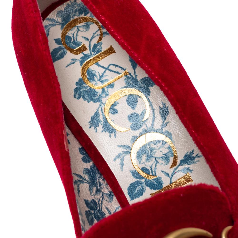 Gucci Red Velvet GG Marmont Victoire Block Heel Pumps Size 38 In Excellent Condition In Dubai, Al Qouz 2