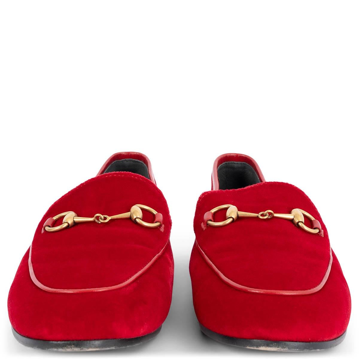 100% authentic Gucci Jordaan Horsebit loafers in red velvet with navy blue leather trim. Have been worn and are in excellent condition. 

Measurements
Imprinted Size	38
Shoe Size	38
Inside Sole	25cm (9.8in)
Width	7.5cm (2.9in)
Heel	1.5cm