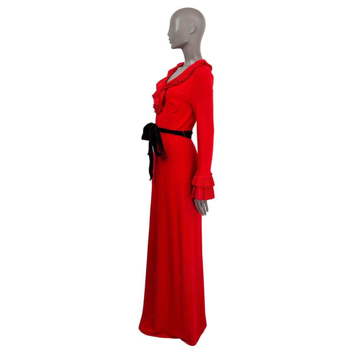 100% authentic Gucci long sleeve jersey gown in viscose (98%) and elastane (2%) with ruffled details on neckline and cuffs. The design features a black velvet ribbon waist belt. Opens with a zipped back. Unlined bottom part. Has been worn and is in