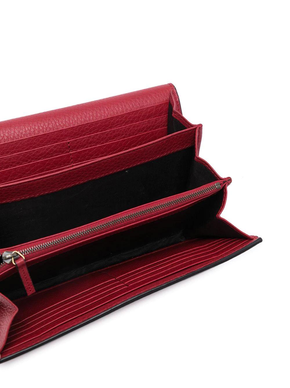 This Gucci Marmonet Wallet comes with a removable shoulder chain, and an extensive interior space for all everyday necessitites. The perfect addition to your on-the-go outfit!

Colour: Red

Composition: Leather, Brass

Measurements: Depth 5 cm,