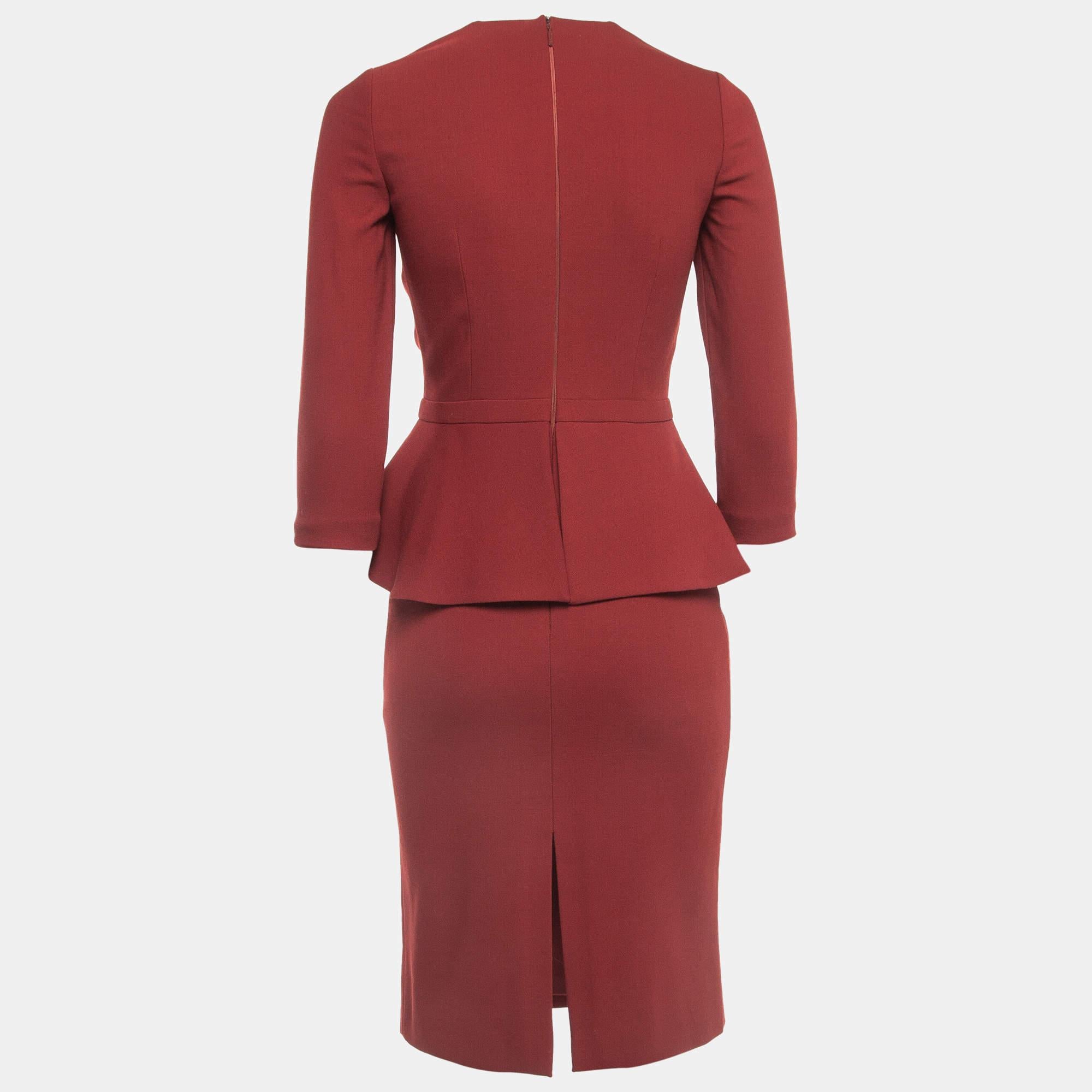 Effortlessly made into a chic design, this Gucci red midi dress is easy to wear and easy to accessorize. Tailored beautifully, the dress is sure to remain a favorite season after season.

