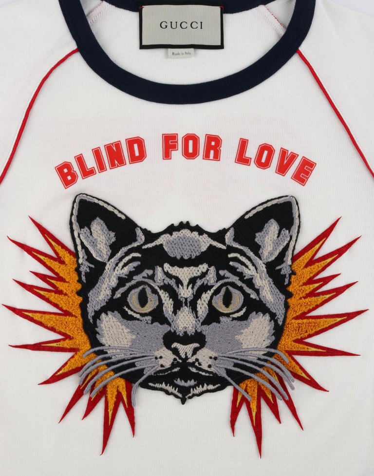 Maglietta GUCCI Resort 2017 Blind for Love con patch ricamato di gatto in jersey