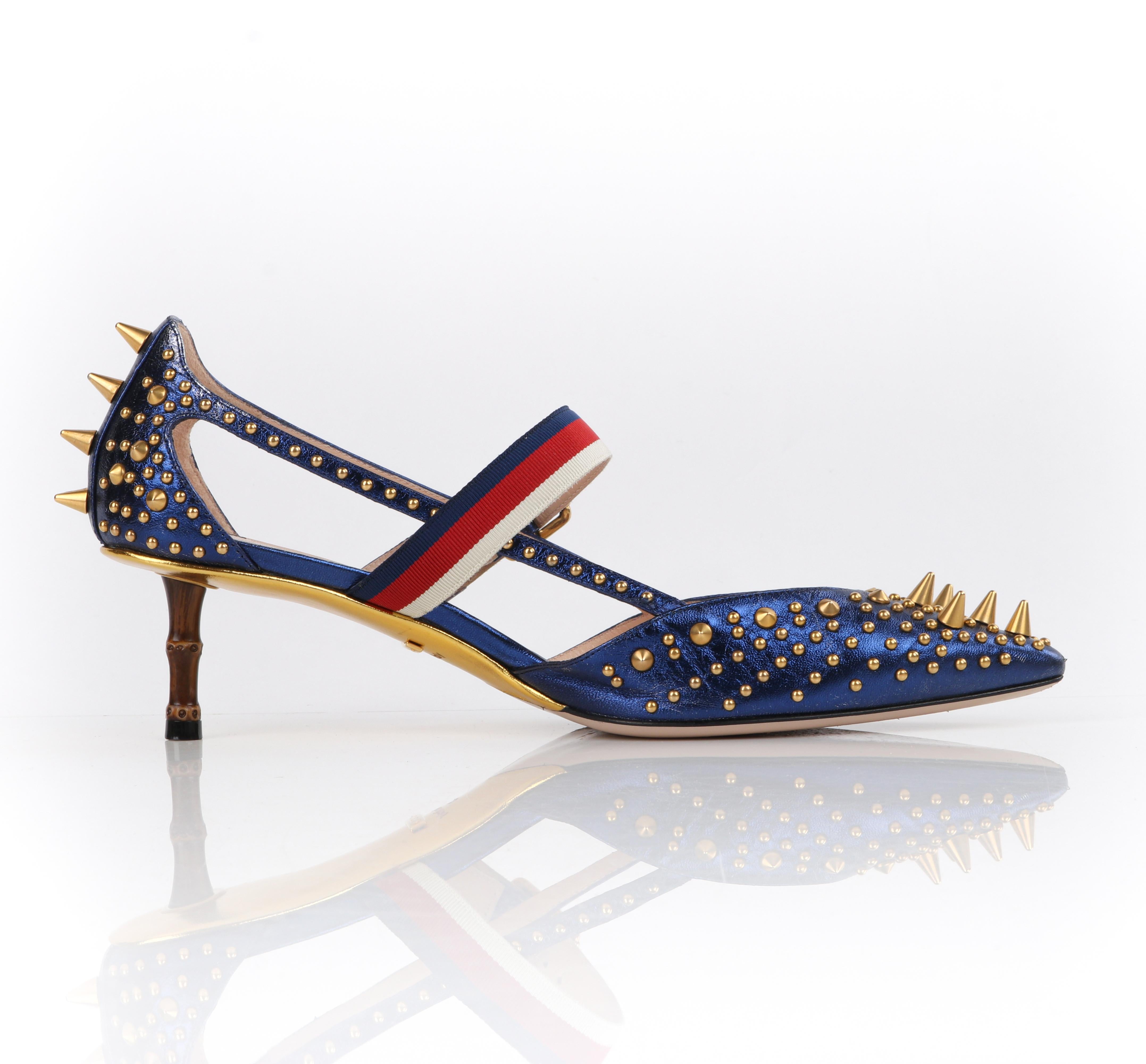 Escarpins à petit talon en cuir bleu métallisé et clous dorés « Unia » GUCCI, collection Croisière 2017  Pour femmes en vente